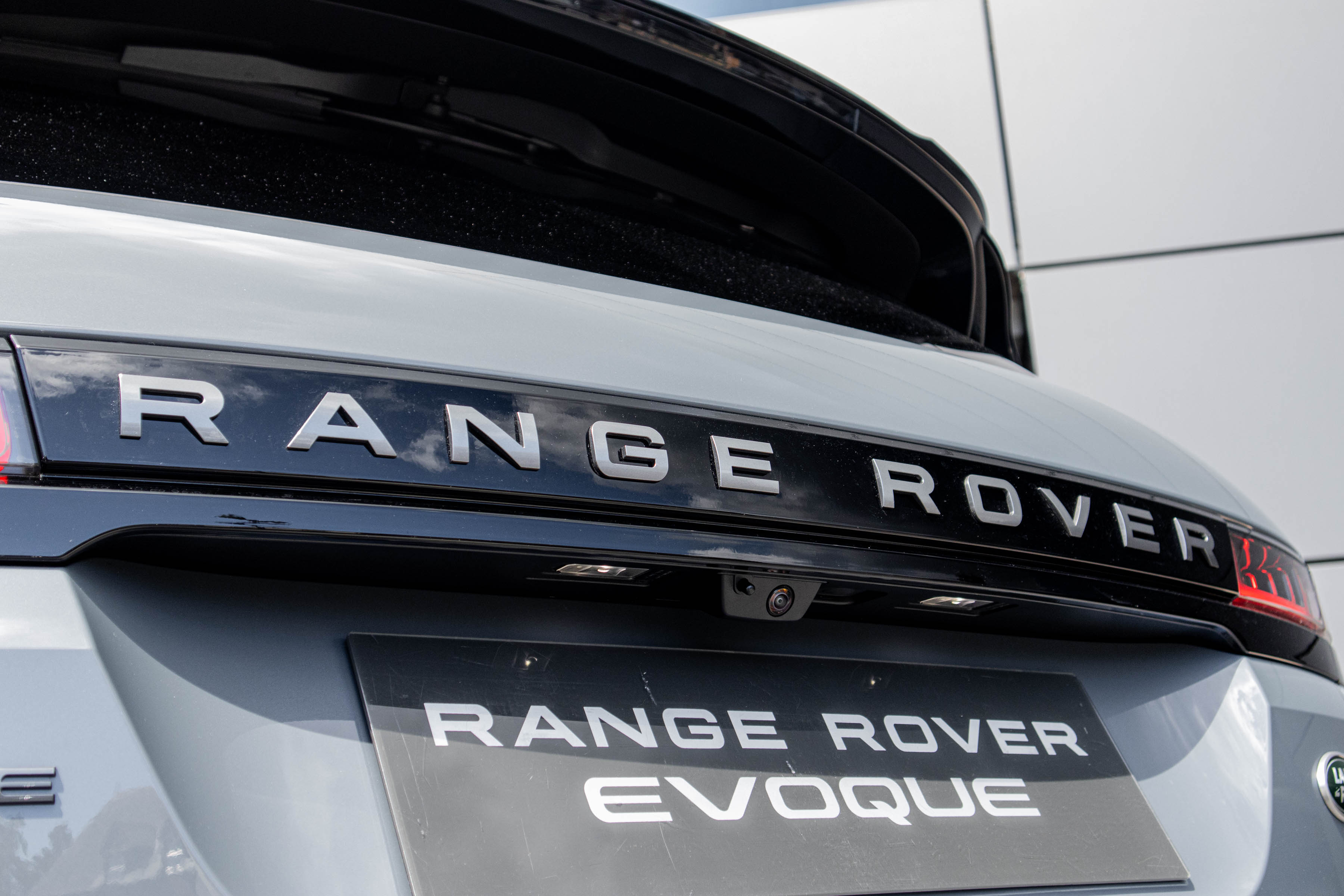 RANGE ROVER EVOQUE 2.0 D200 R-DYNAMIC SE 5DR AUTO HATCHBACK