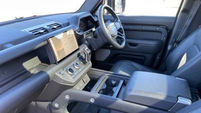 LAND ROVER DEFENDER 130