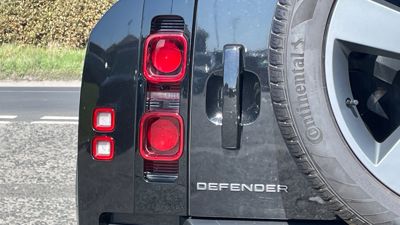 LAND ROVER DEFENDER 130