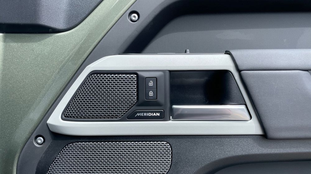 LAND ROVER DEFENDER 110