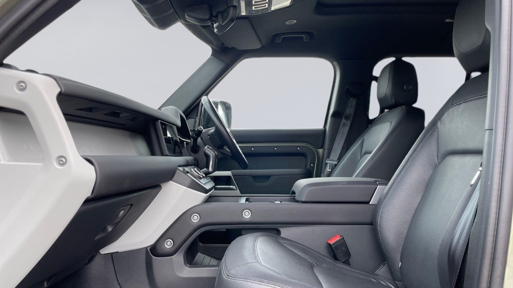 LAND ROVER DEFENDER 110