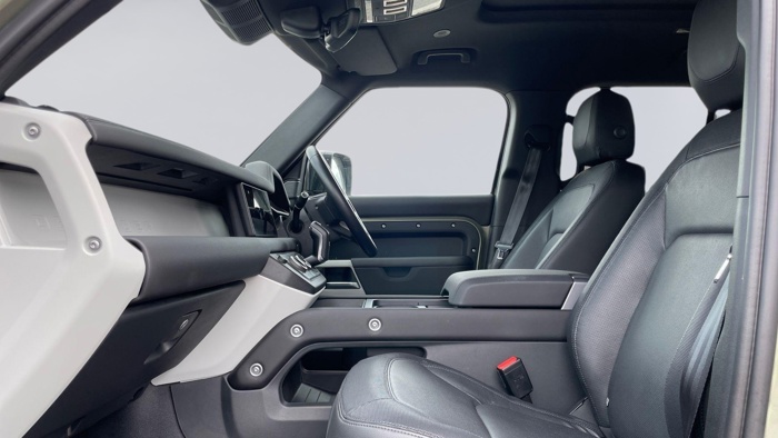 LAND ROVER DEFENDER 110 D300