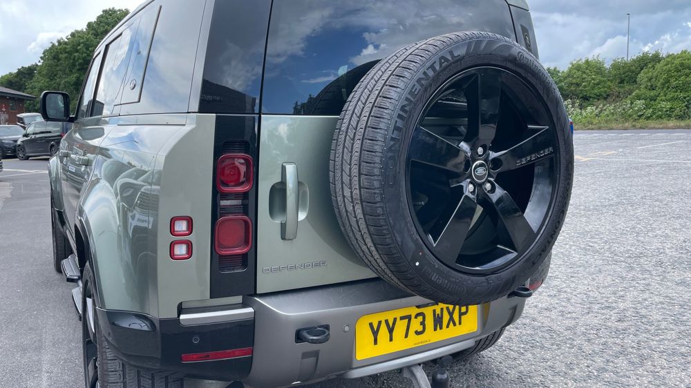 LAND ROVER DEFENDER 110