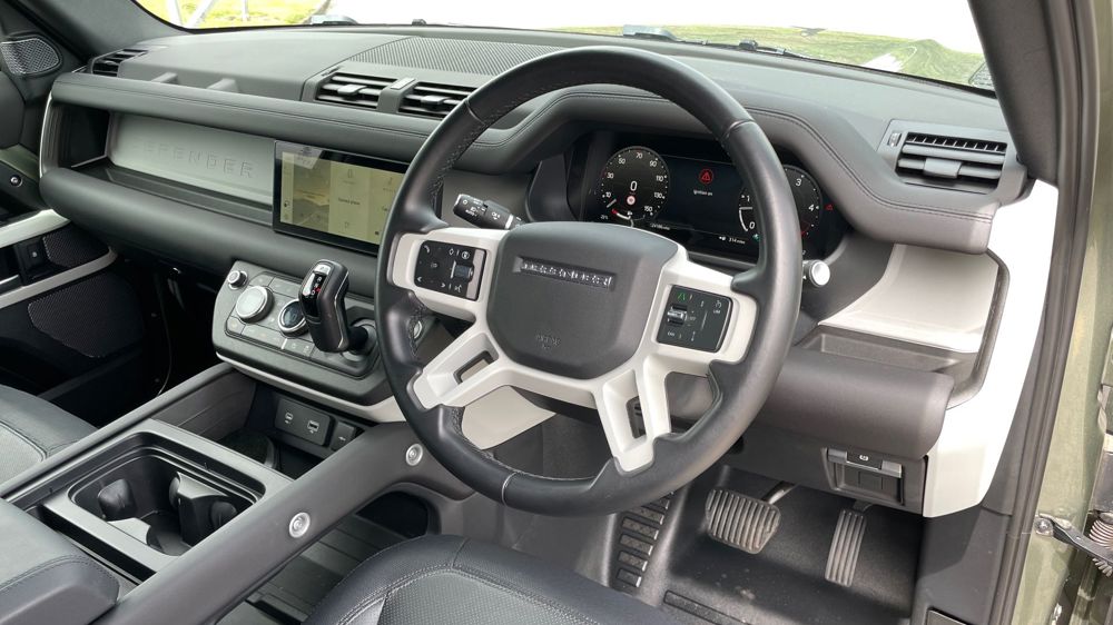 LAND ROVER DEFENDER 110