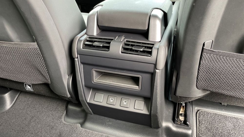 LAND ROVER DEFENDER 110