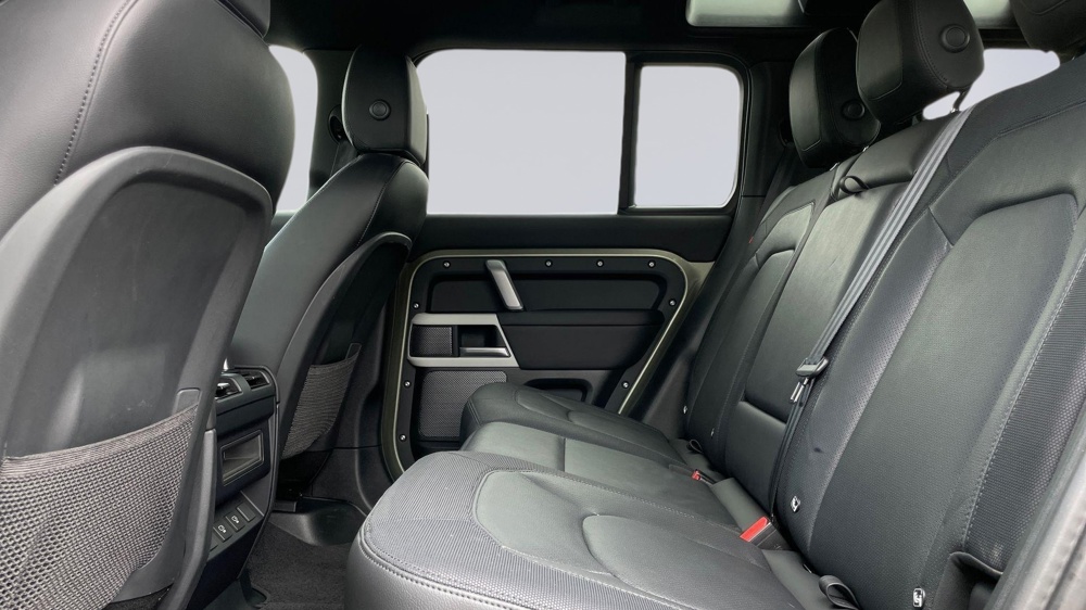 LAND ROVER DEFENDER 110