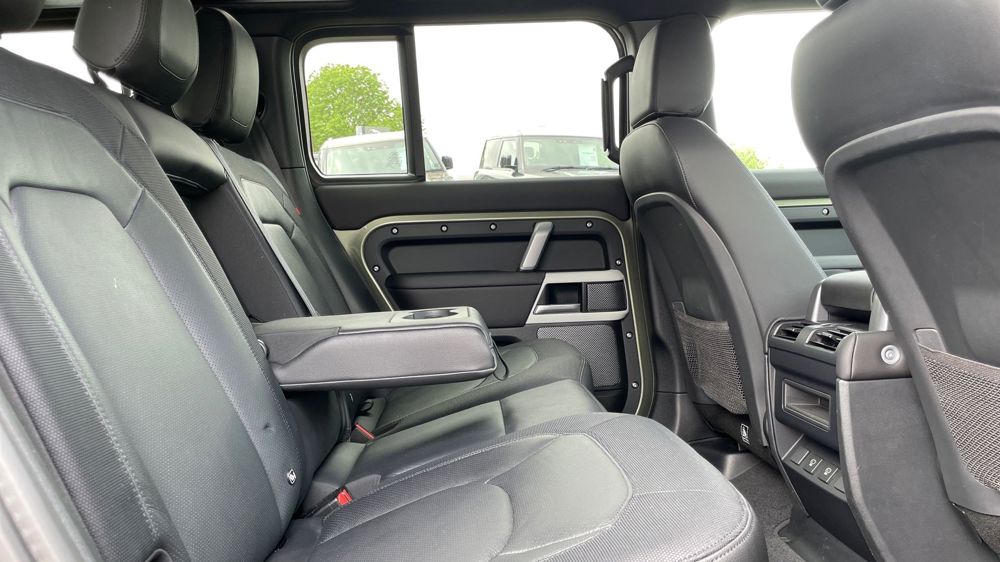 LAND ROVER DEFENDER 110