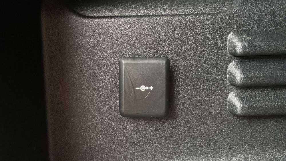 LAND ROVER DEFENDER 110