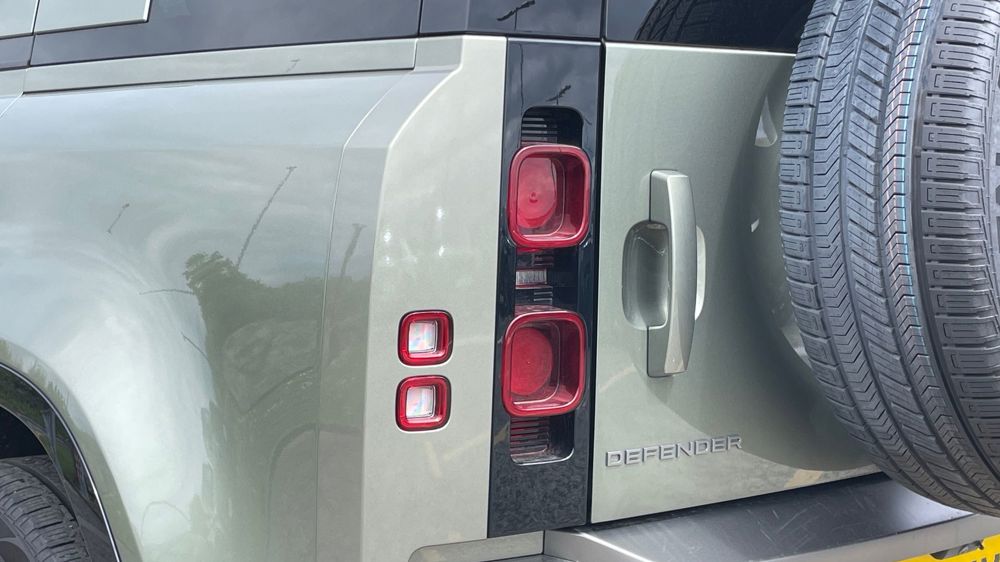LAND ROVER DEFENDER 110