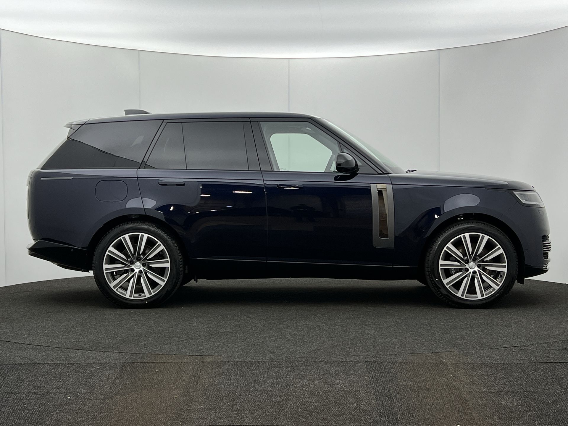 RANGE ROVER 4.4 P530 V8 SV 4DR AUTO ESTATE