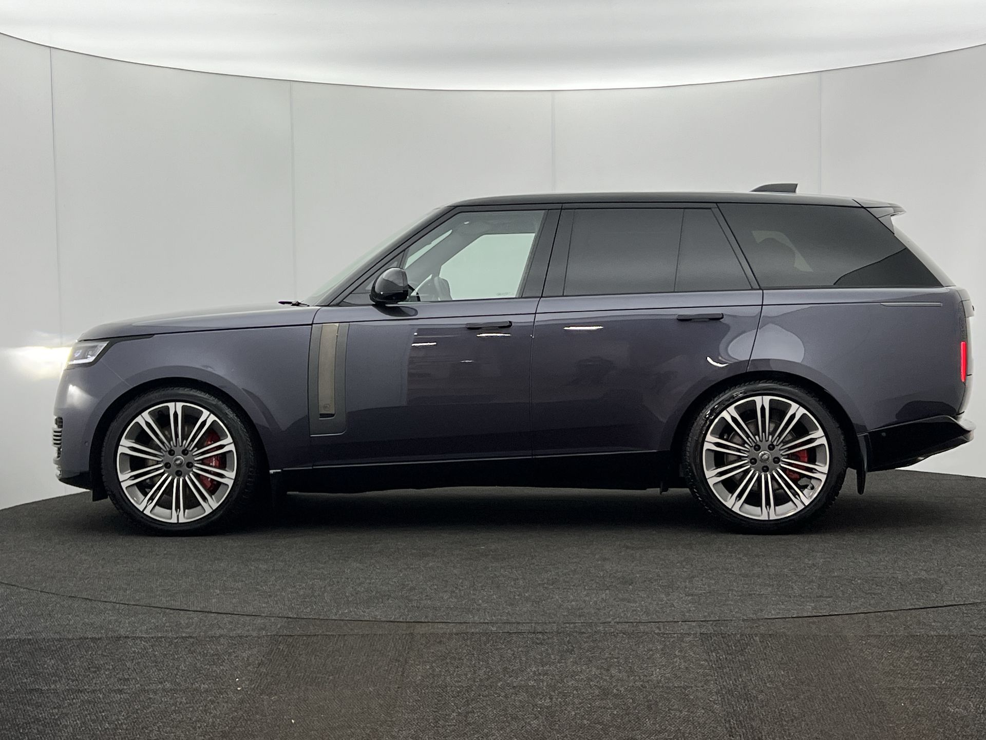 RANGE ROVER 4.4 P615 V8 SV 4DR AUTO ESTATE