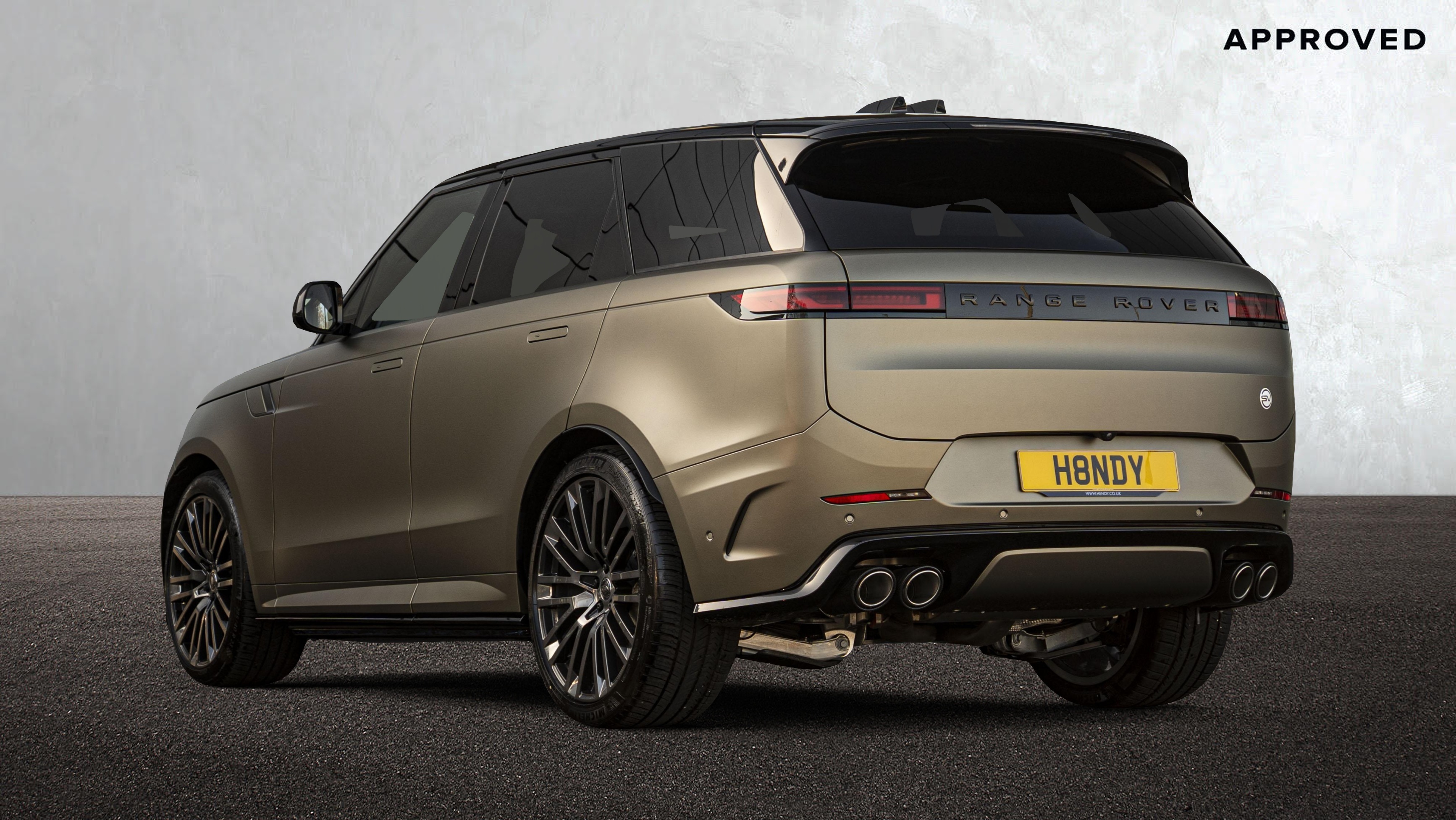P635 V8 AUTO[CARBON BRONZE