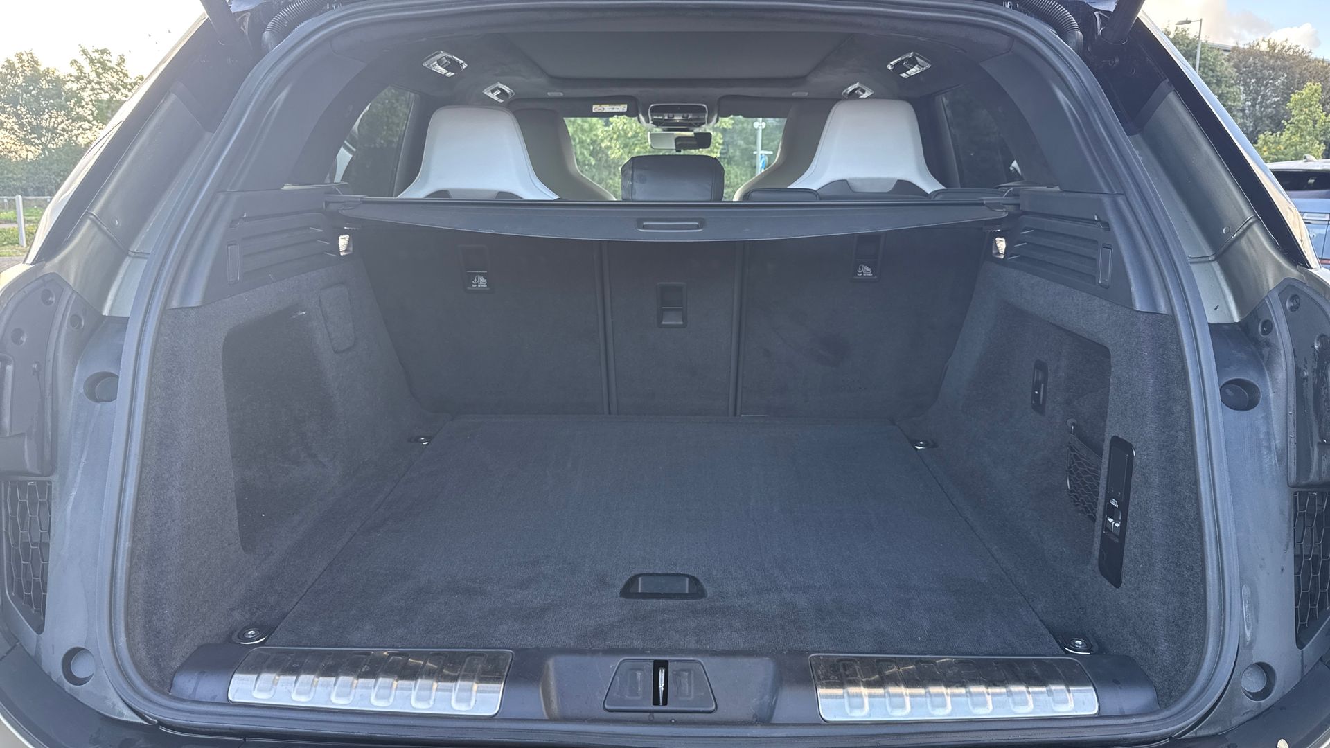 P635 V8 AUTO[CARBON BRONZE