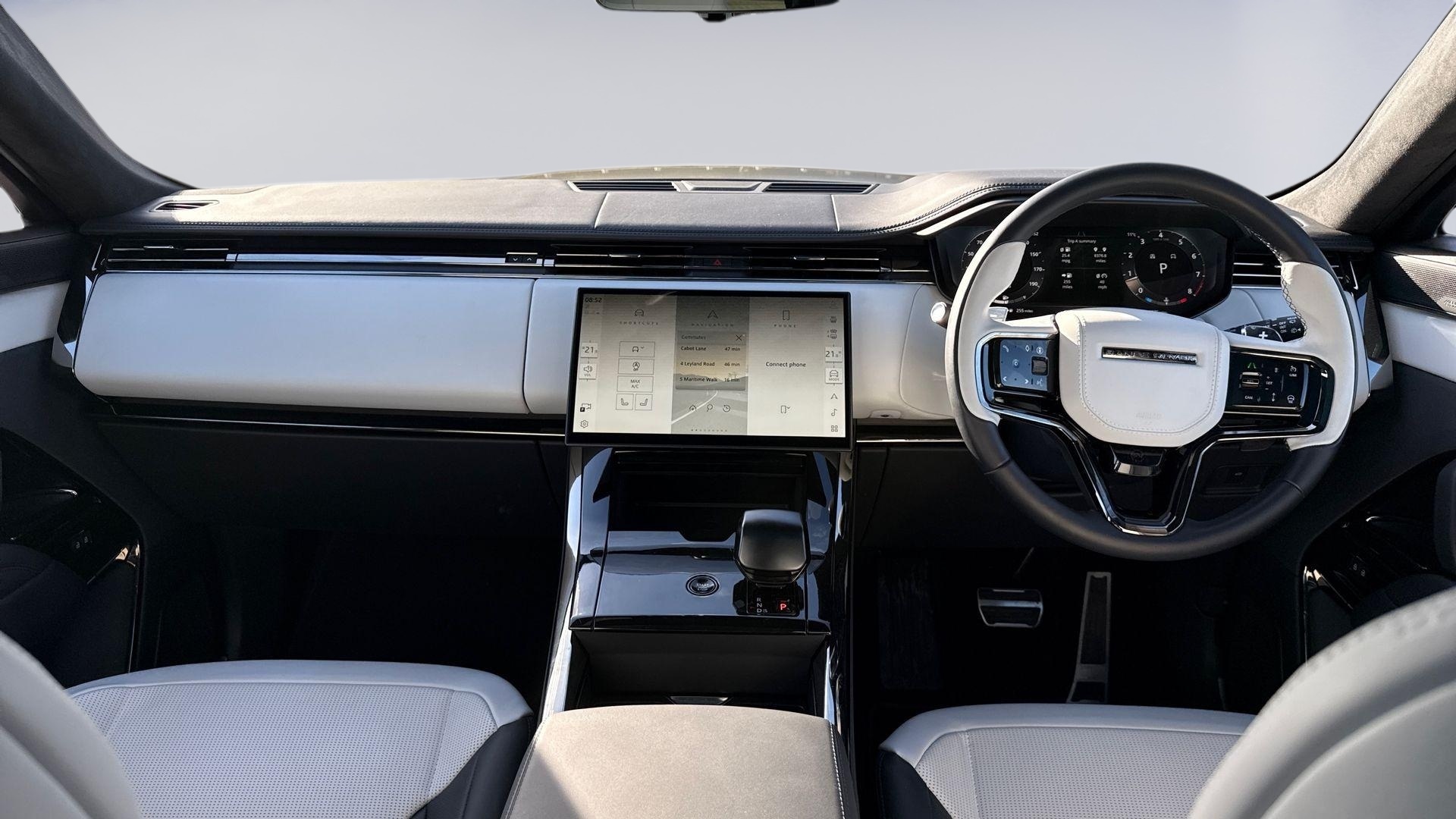 P635 V8 AUTO[CARBON BRONZE