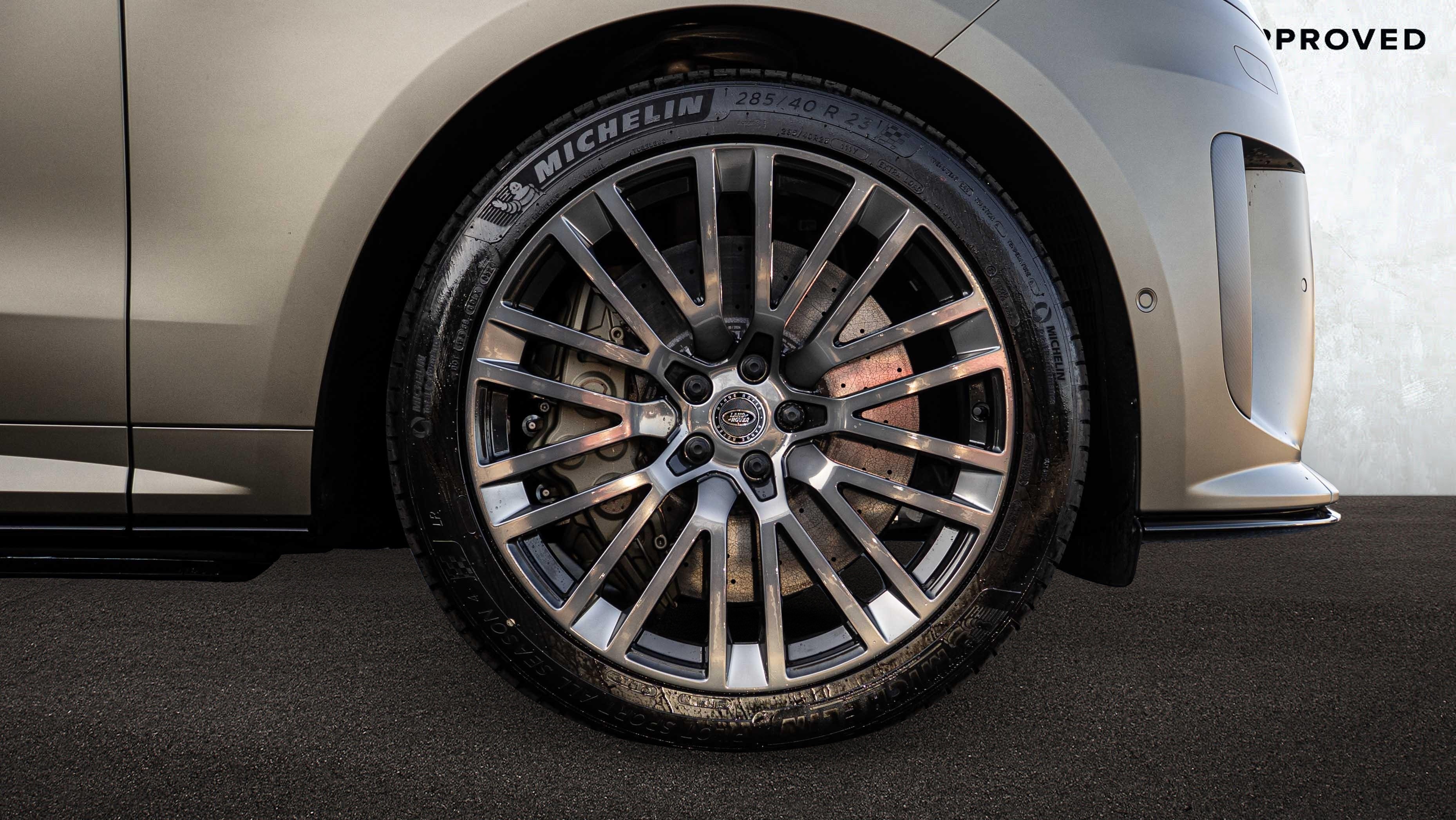 P635 V8 AUTO[CARBON BRONZE