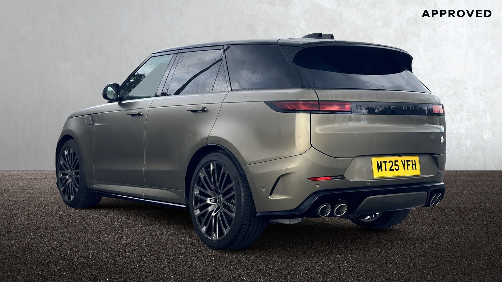 P635 V8 AUTO[CARBON BRONZE