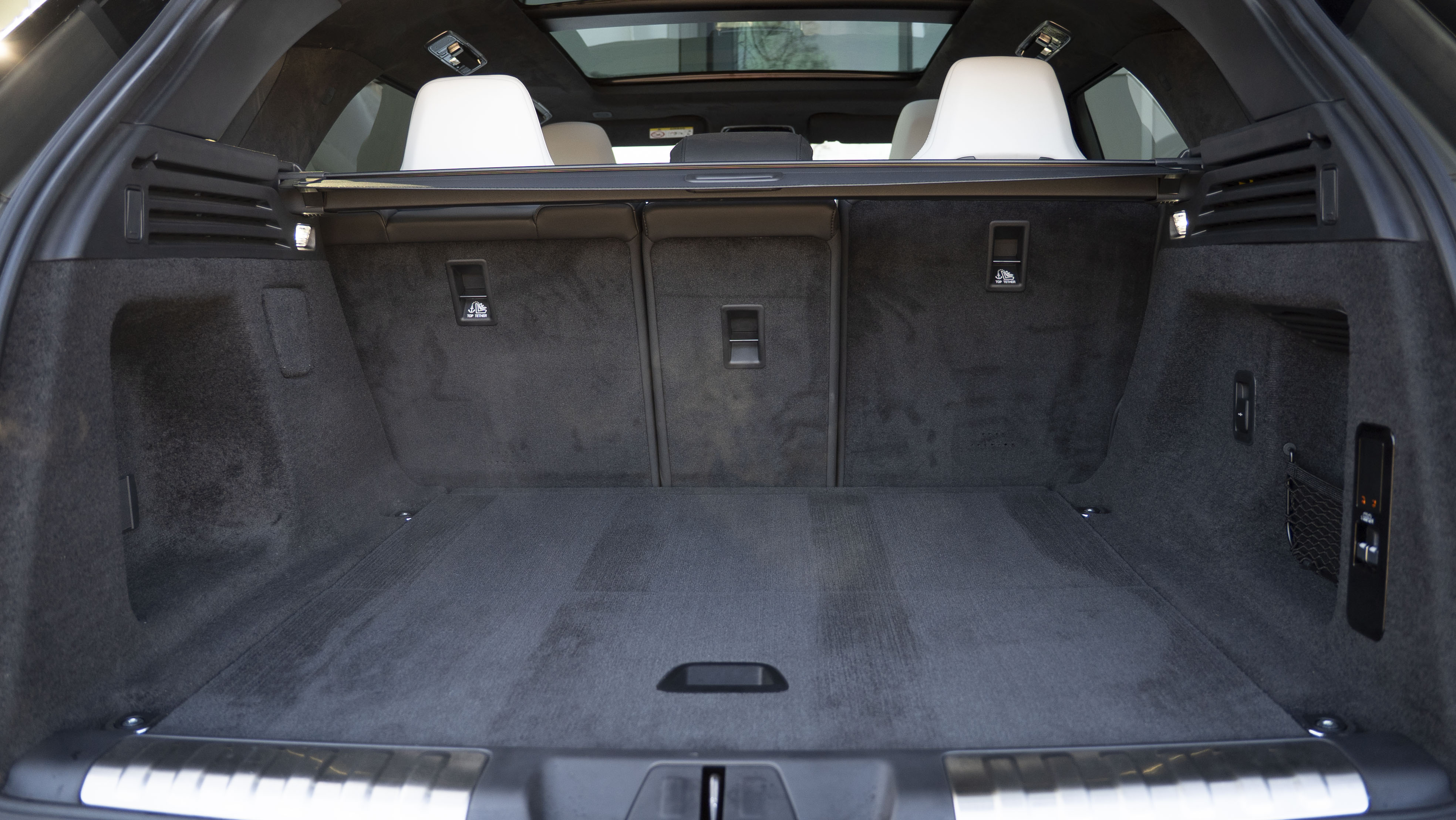 P635 V8 AUTO[CARBON BRONZE