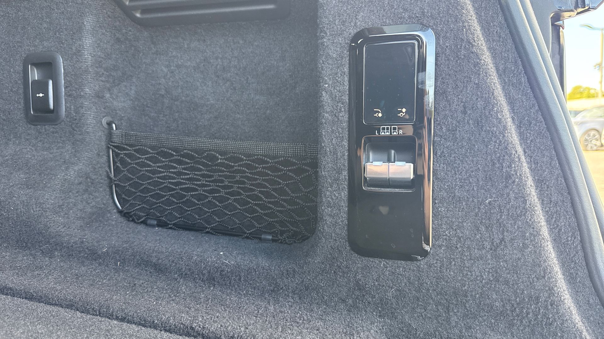 P635 V8 AUTO[CARBON BRONZE