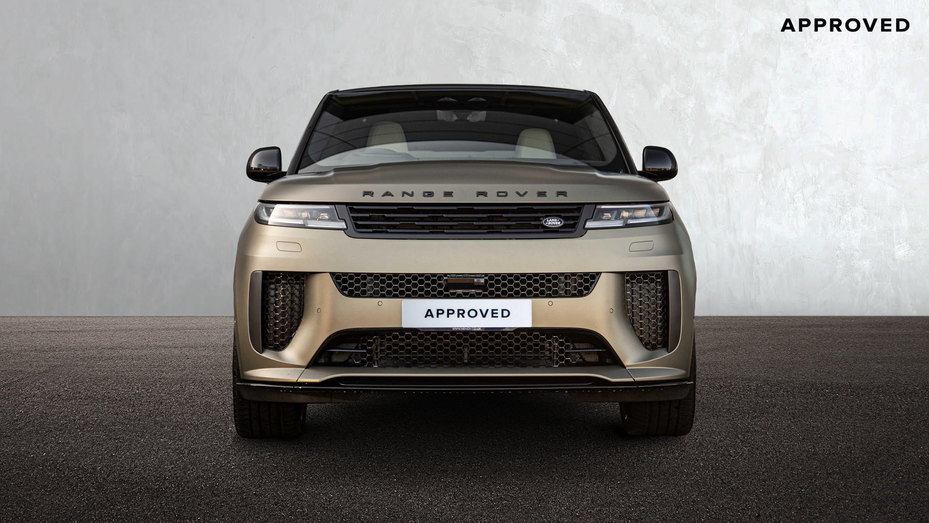 P635 V8 AUTO[CARBON BRONZE