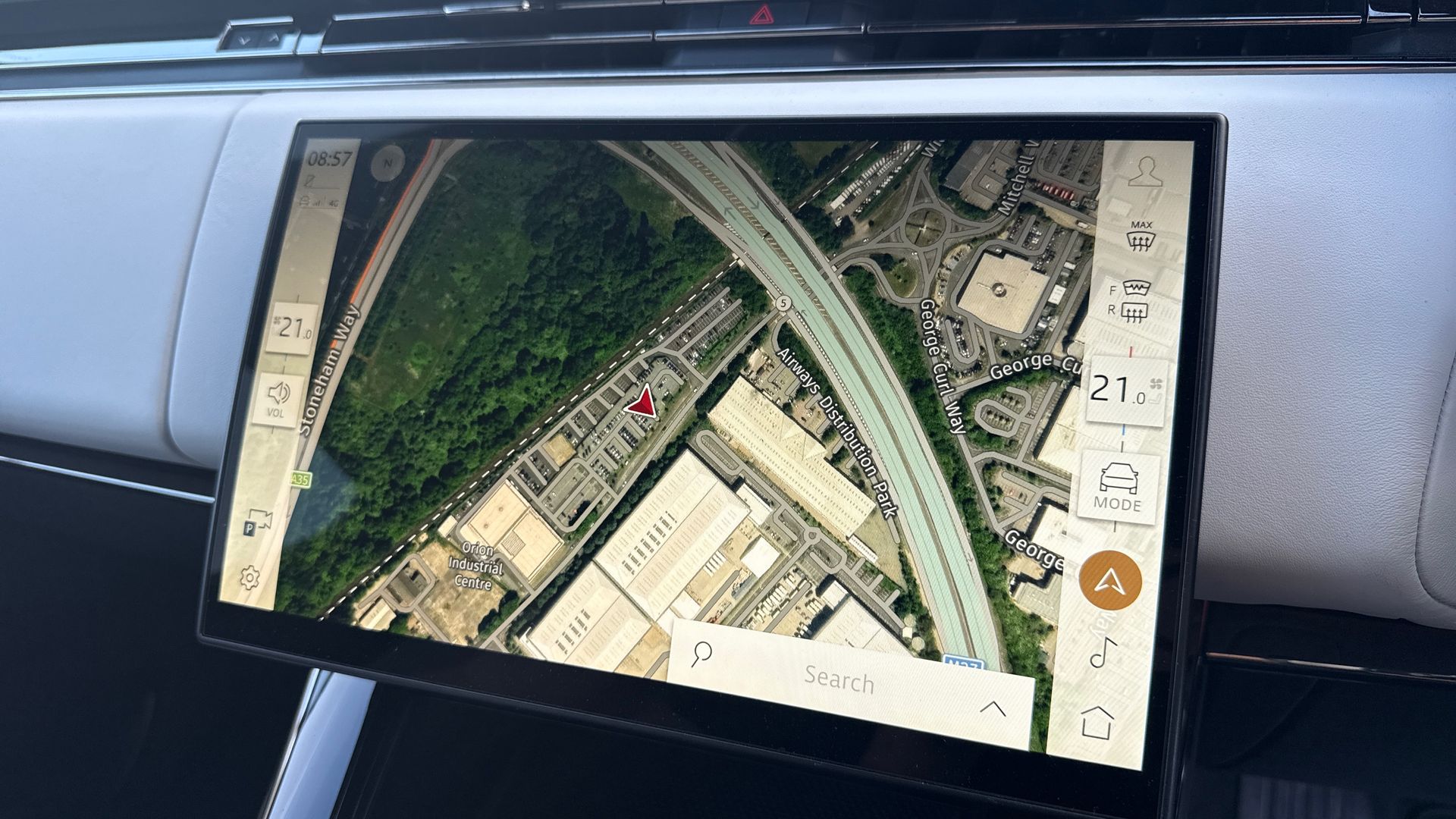 P635 V8 AUTO[CARBON BRONZE