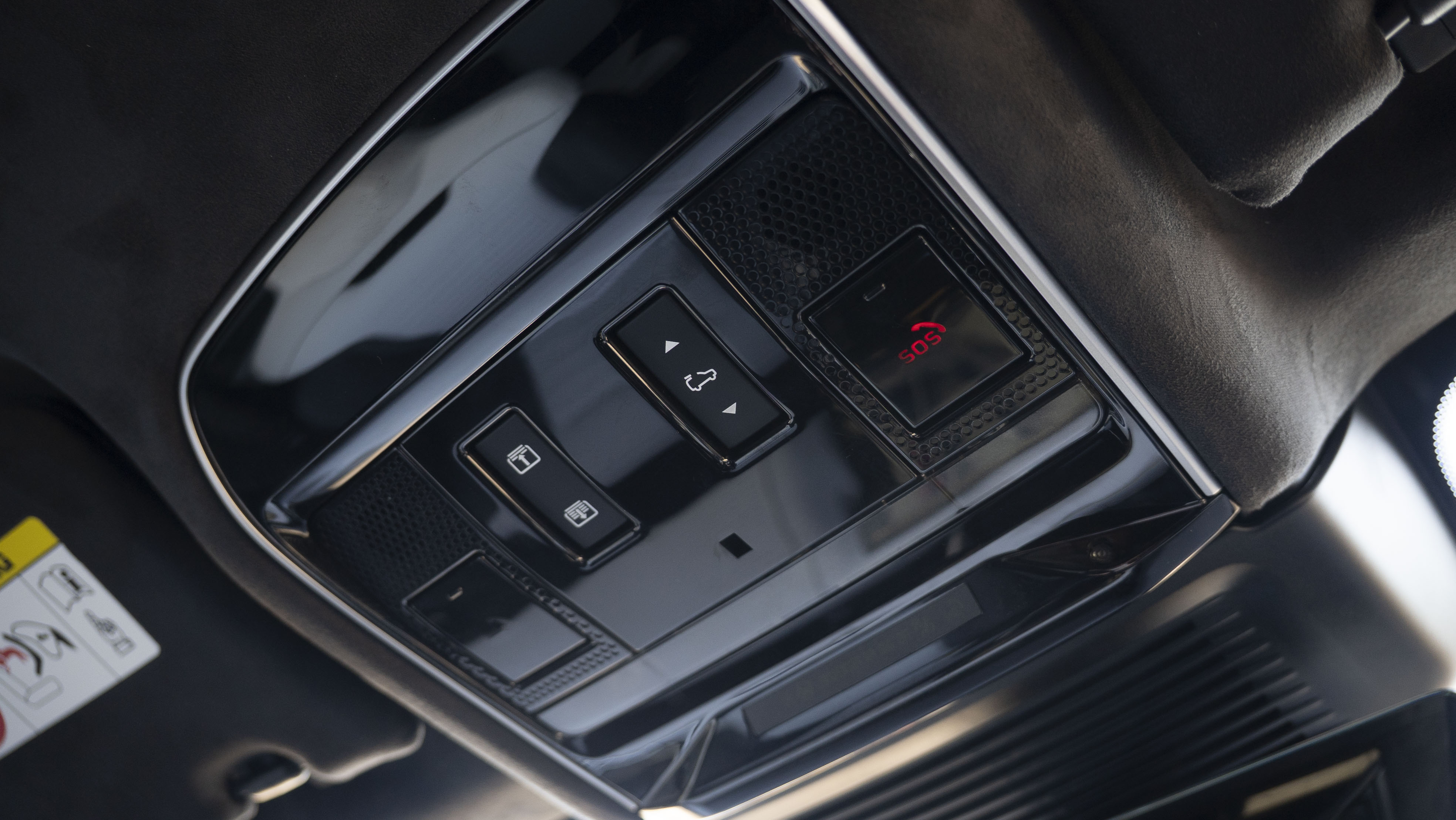 P635 V8 AUTO[CARBON BRONZE