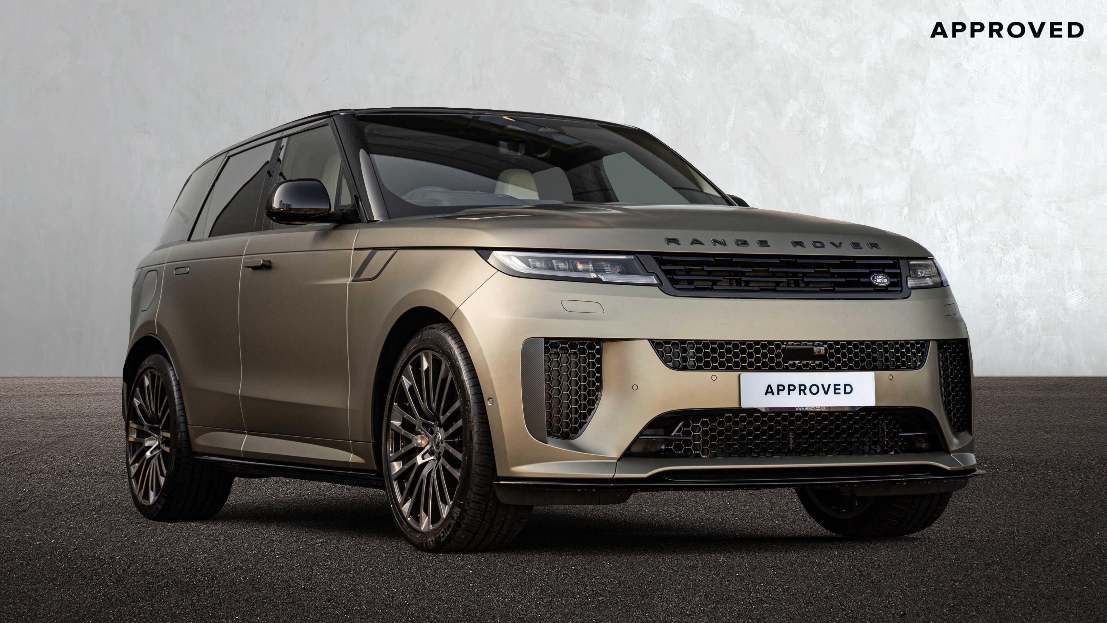 P635 V8 AUTO[CARBON BRONZE