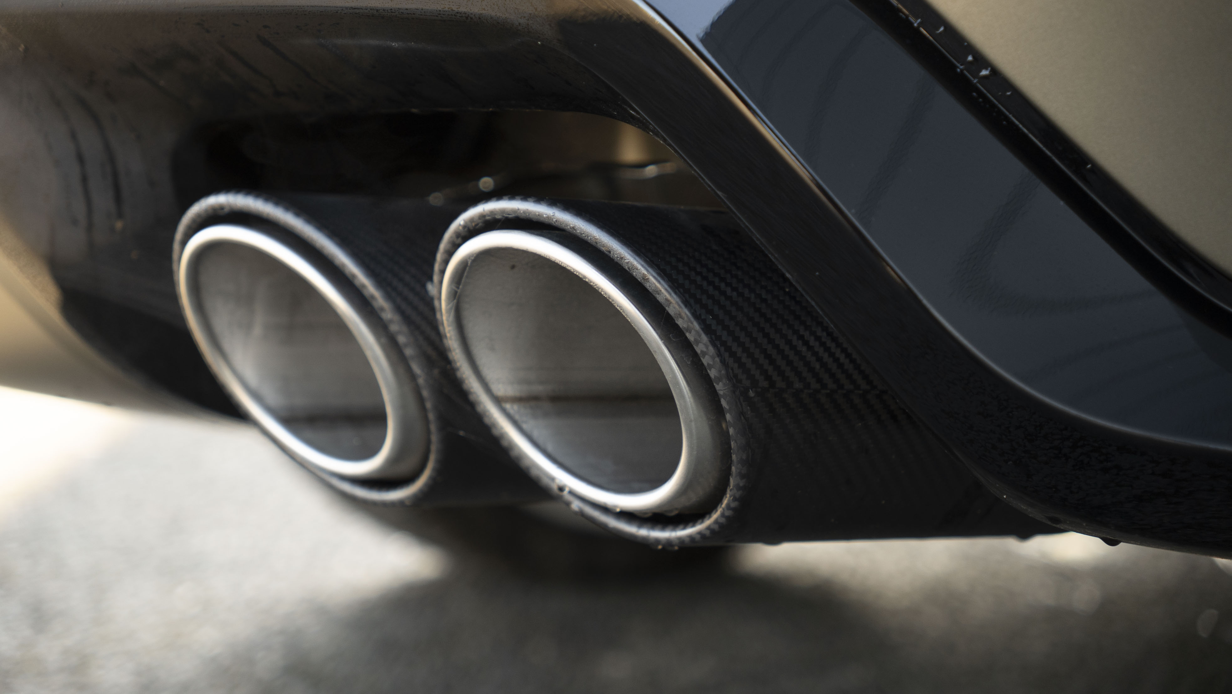 P635 V8 AUTO[CARBON BRONZE