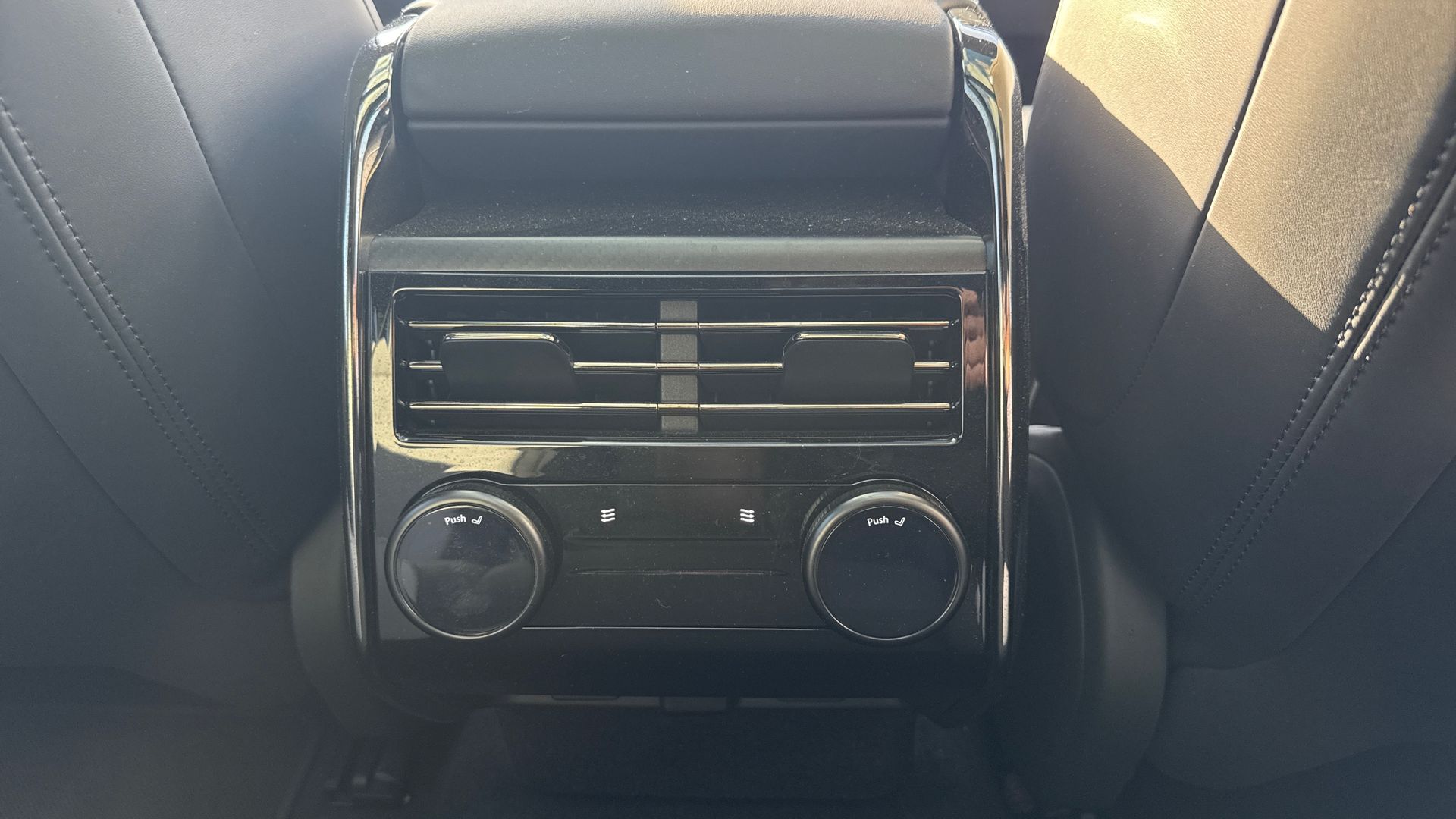 P635 V8 AUTO[CARBON BRONZE