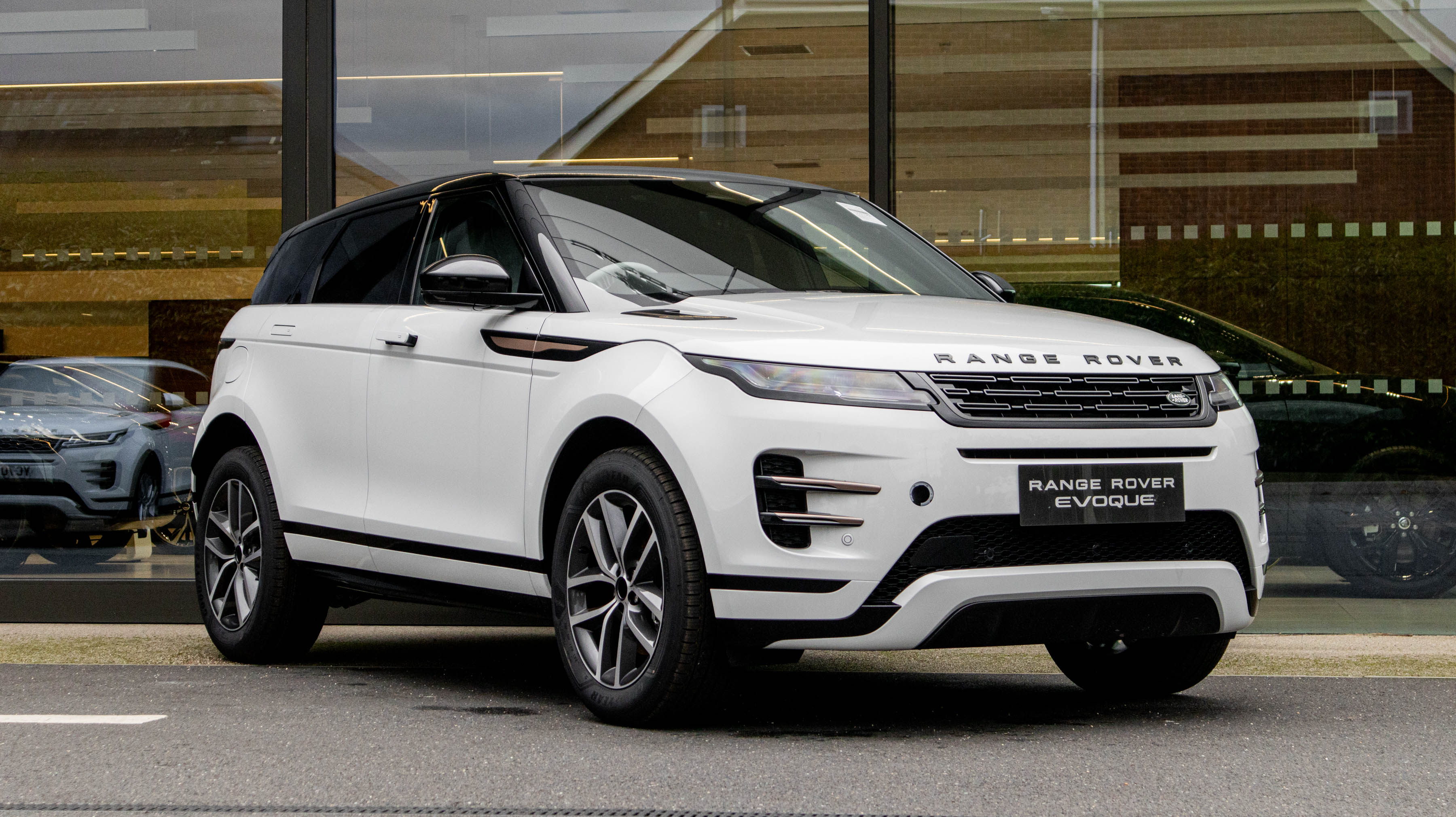 RANGE ROVER EVOQUE 2.0 D200 DYNAMIC SE 5DR AUTO HATCHBACK