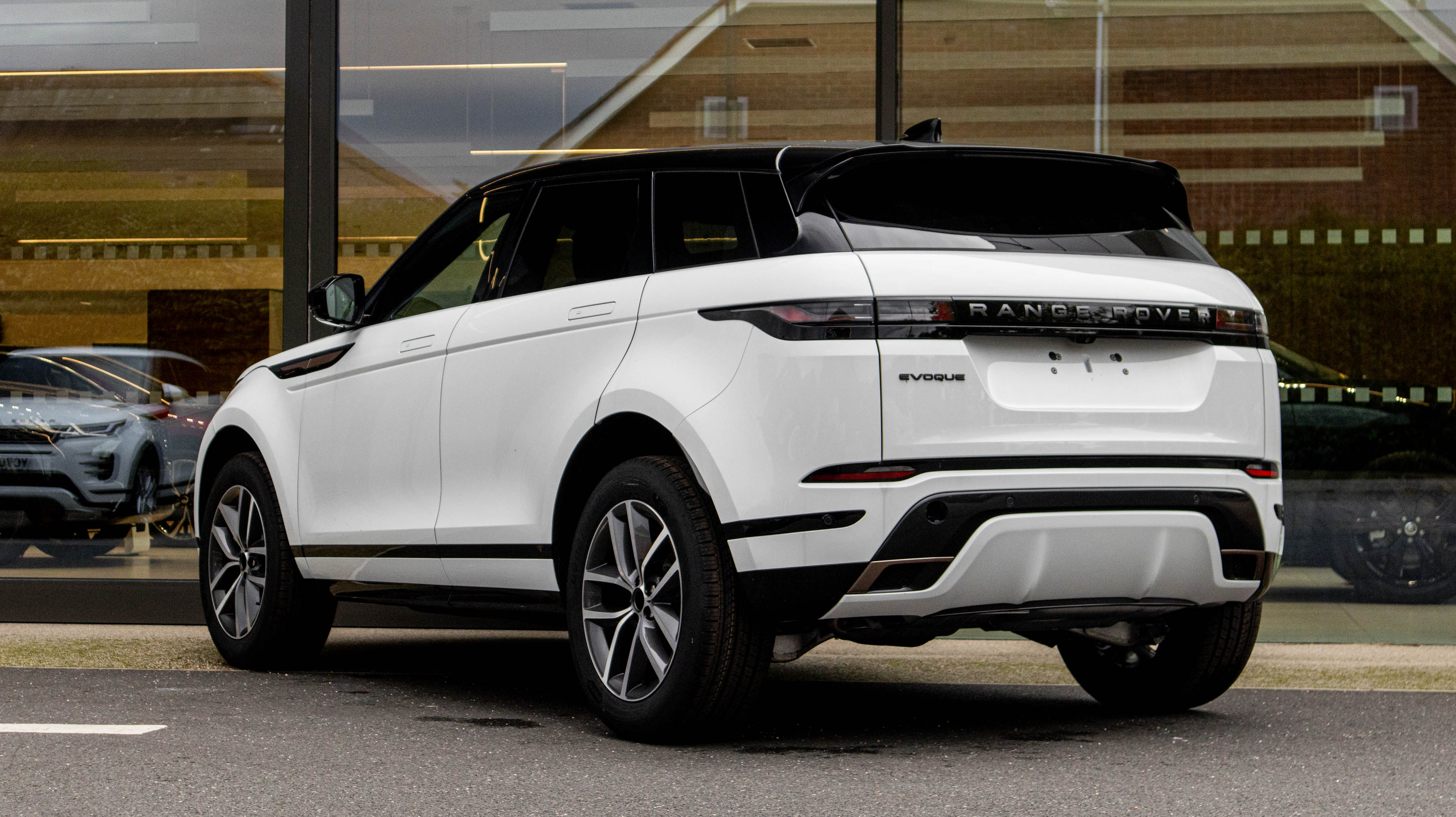 RANGE ROVER EVOQUE 2.0 D200 DYNAMIC SE 5DR AUTO HATCHBACK