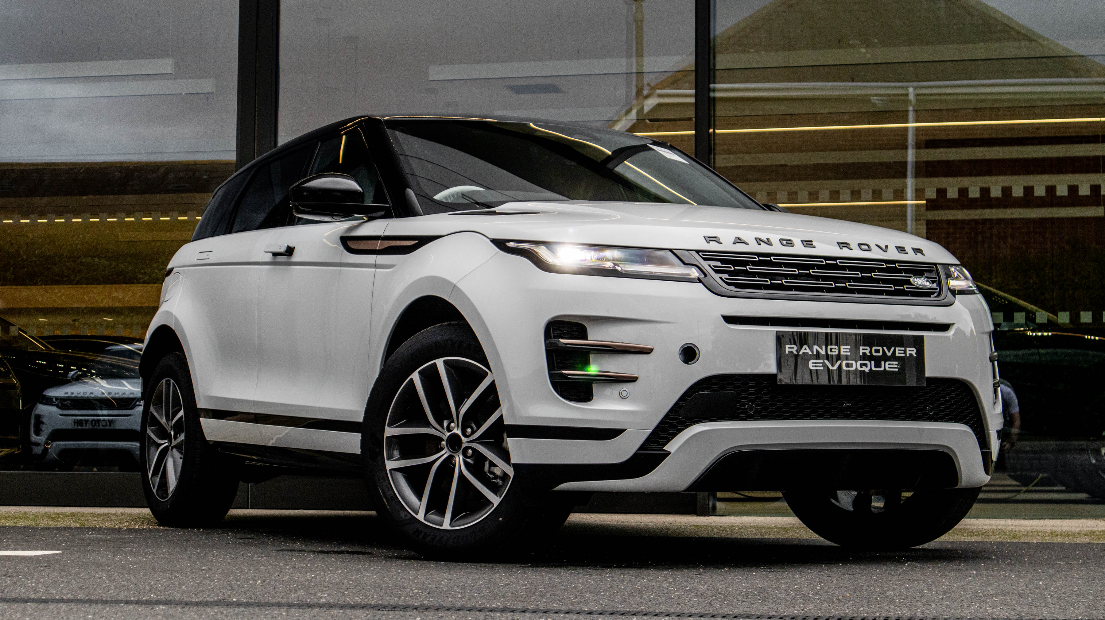 RANGE ROVER EVOQUE 2.0 D200 DYNAMIC SE 5DR AUTO HATCHBACK