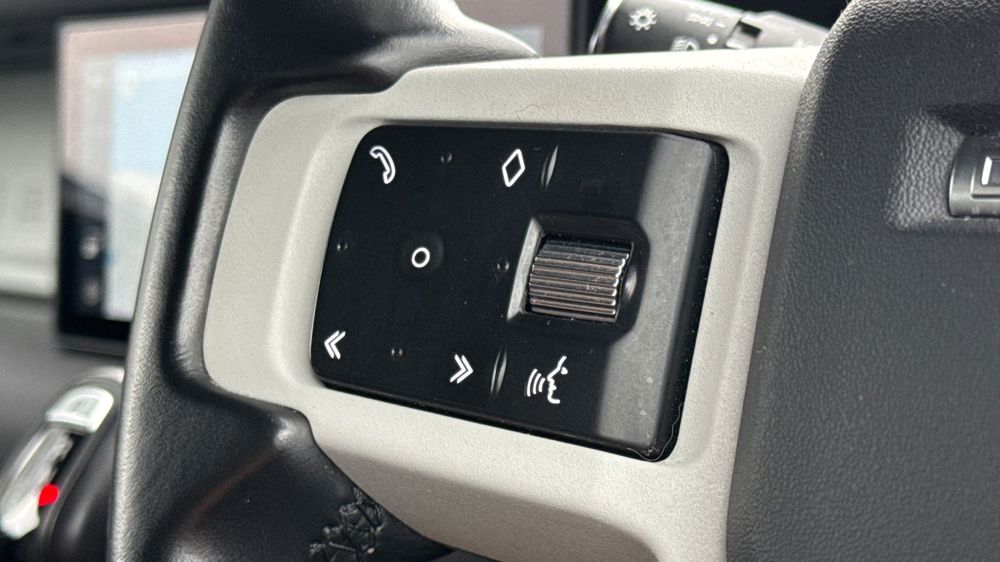 LAND ROVER DEFENDER 90