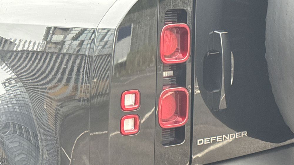 LAND ROVER DEFENDER 90