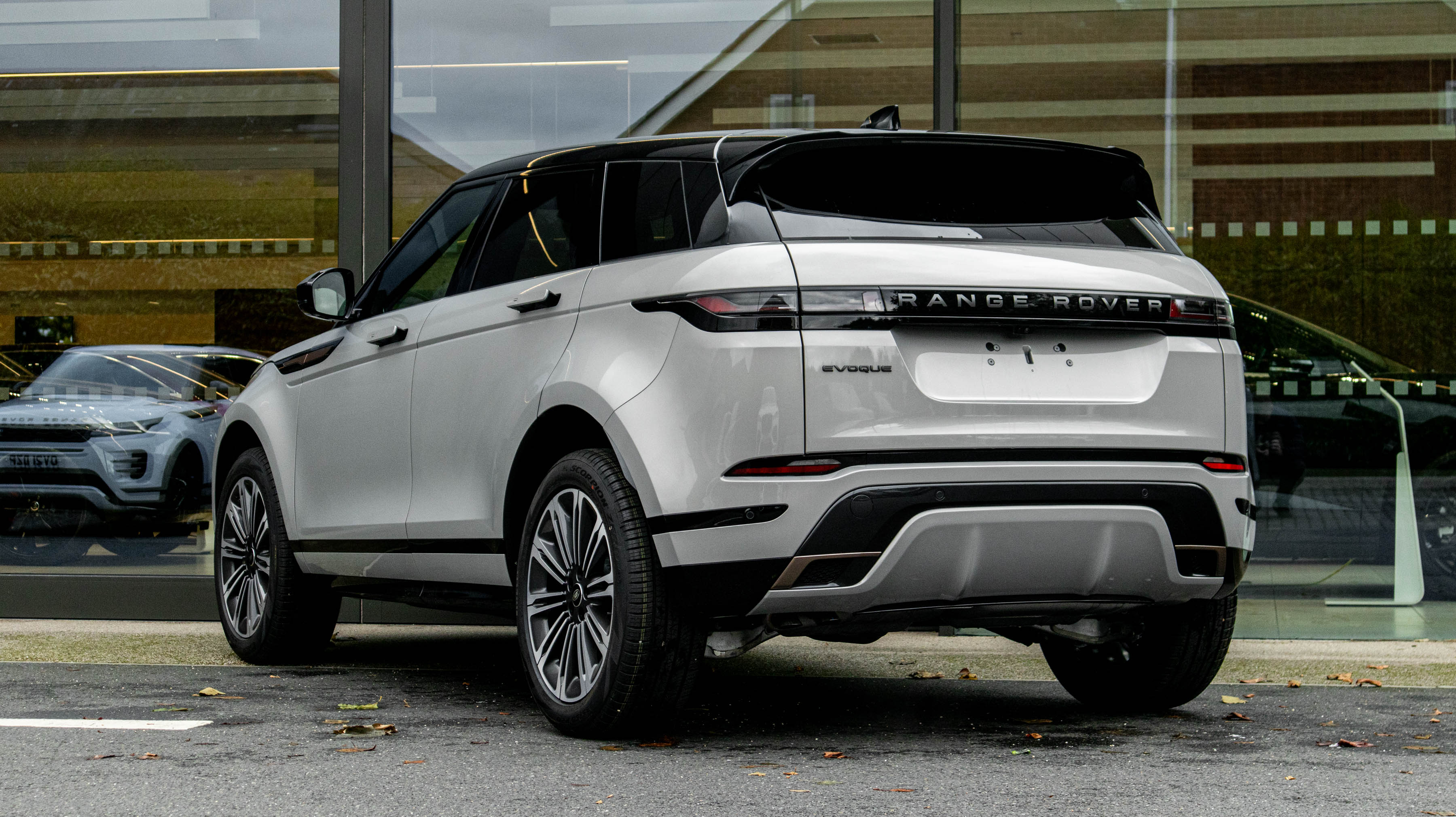 RANGE ROVER EVOQUE 2.0 D200 DYNAMIC HSE 5DR AUTO HATCHBACK