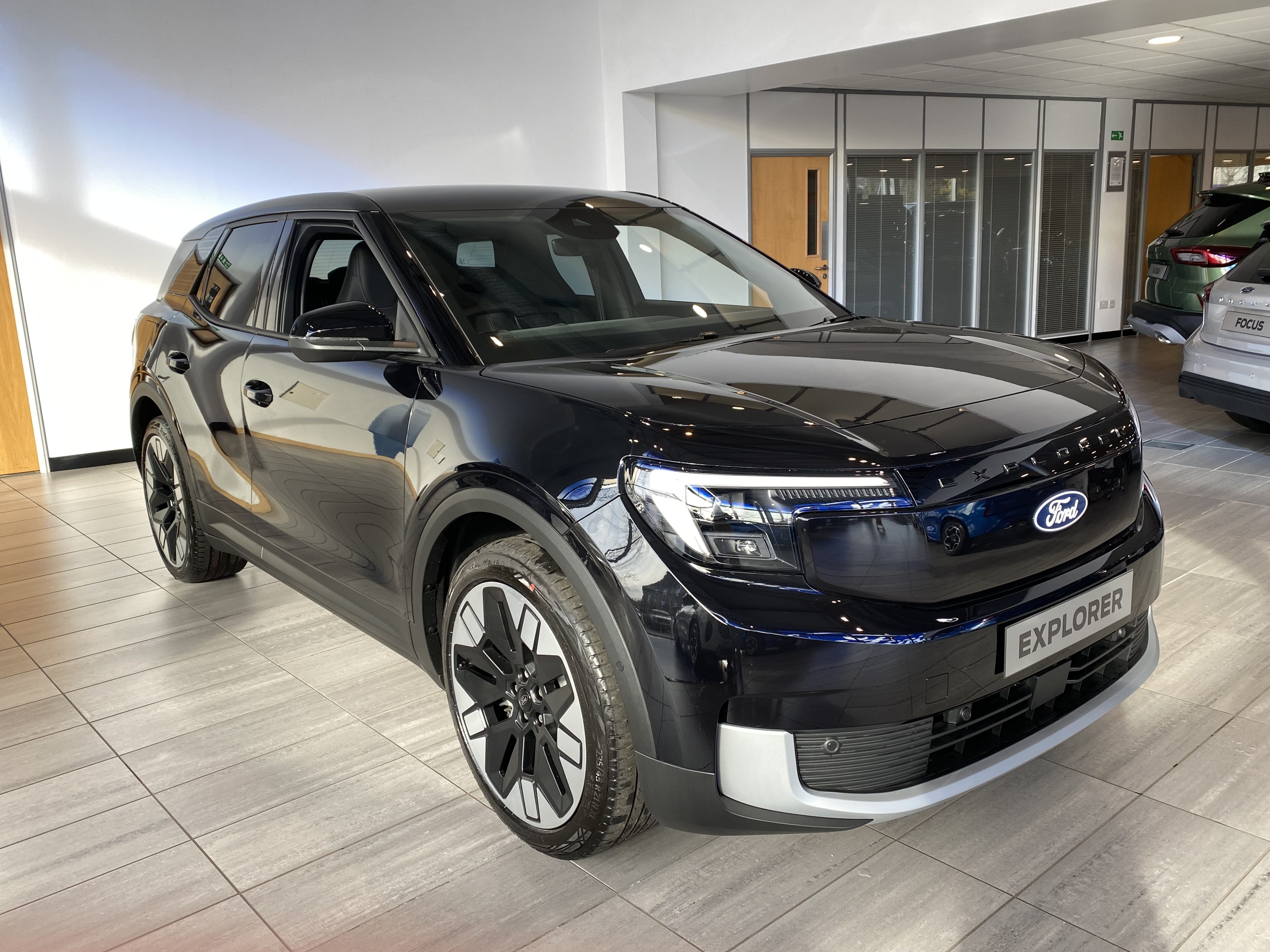 EXPLORER EV PREMIUM 5 DOOR 77KWH EXTENDED RANGE RWD 1 SPEED AUTOMATIC