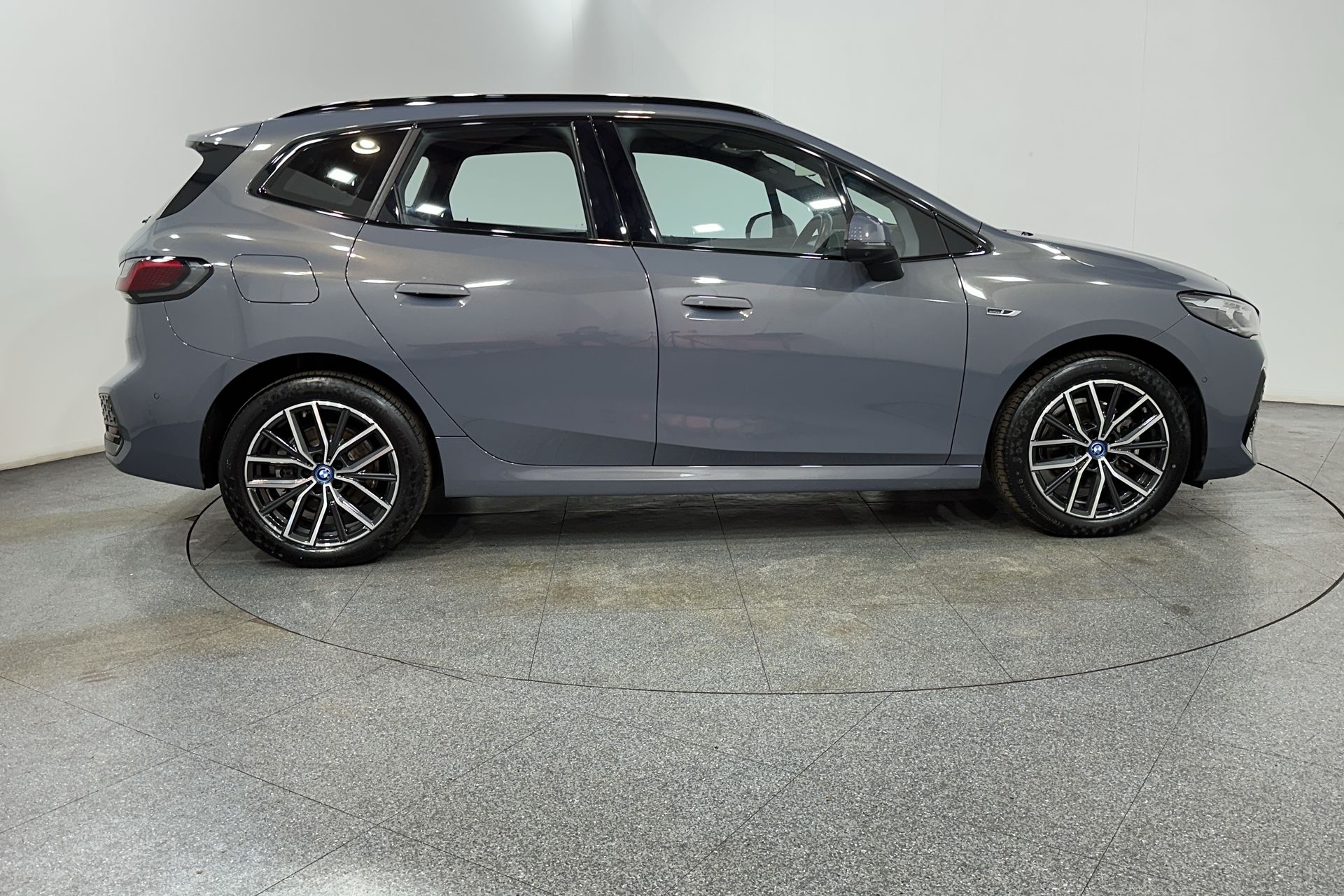 225E XDRIVE DCT