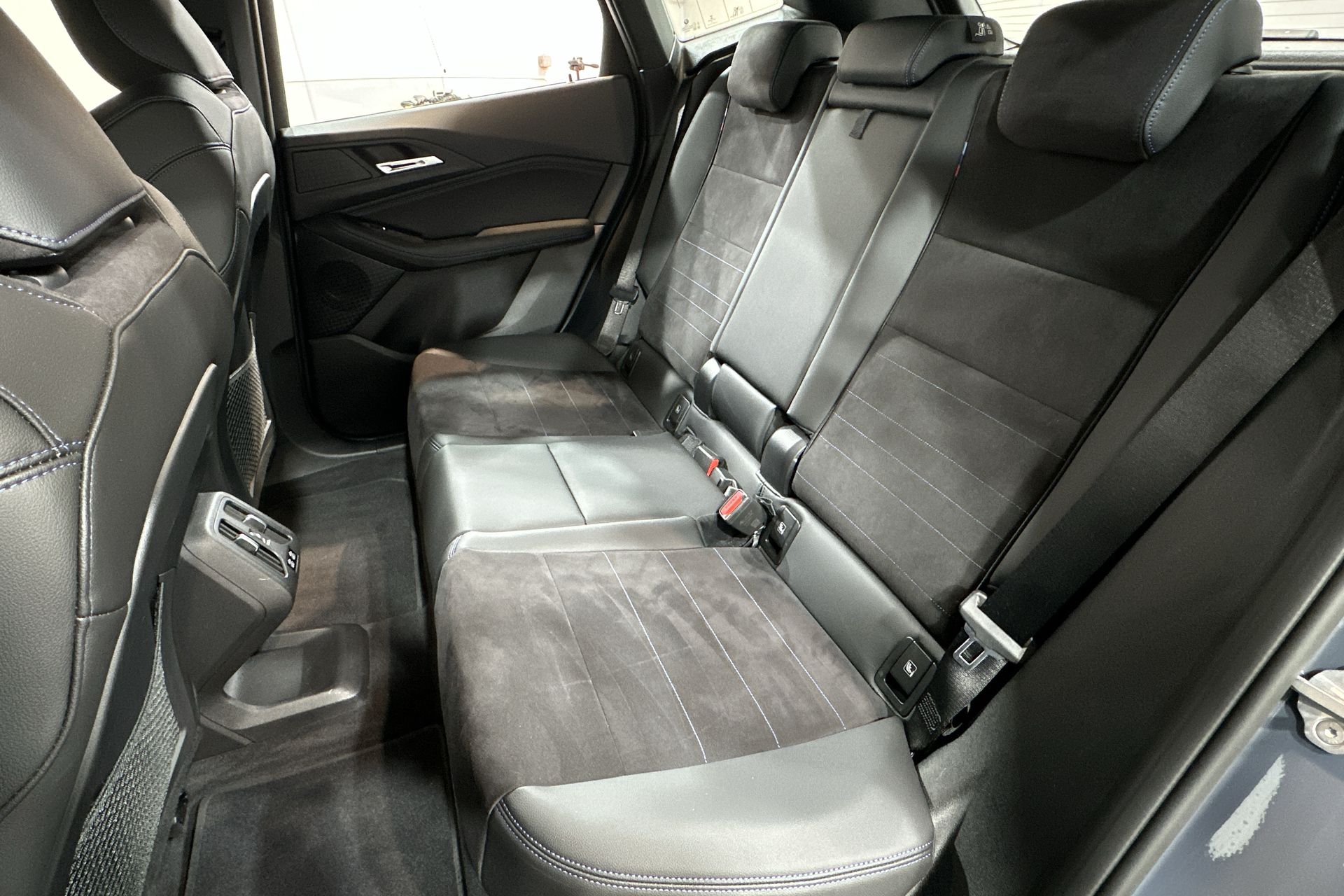 225E XDRIVE DCT