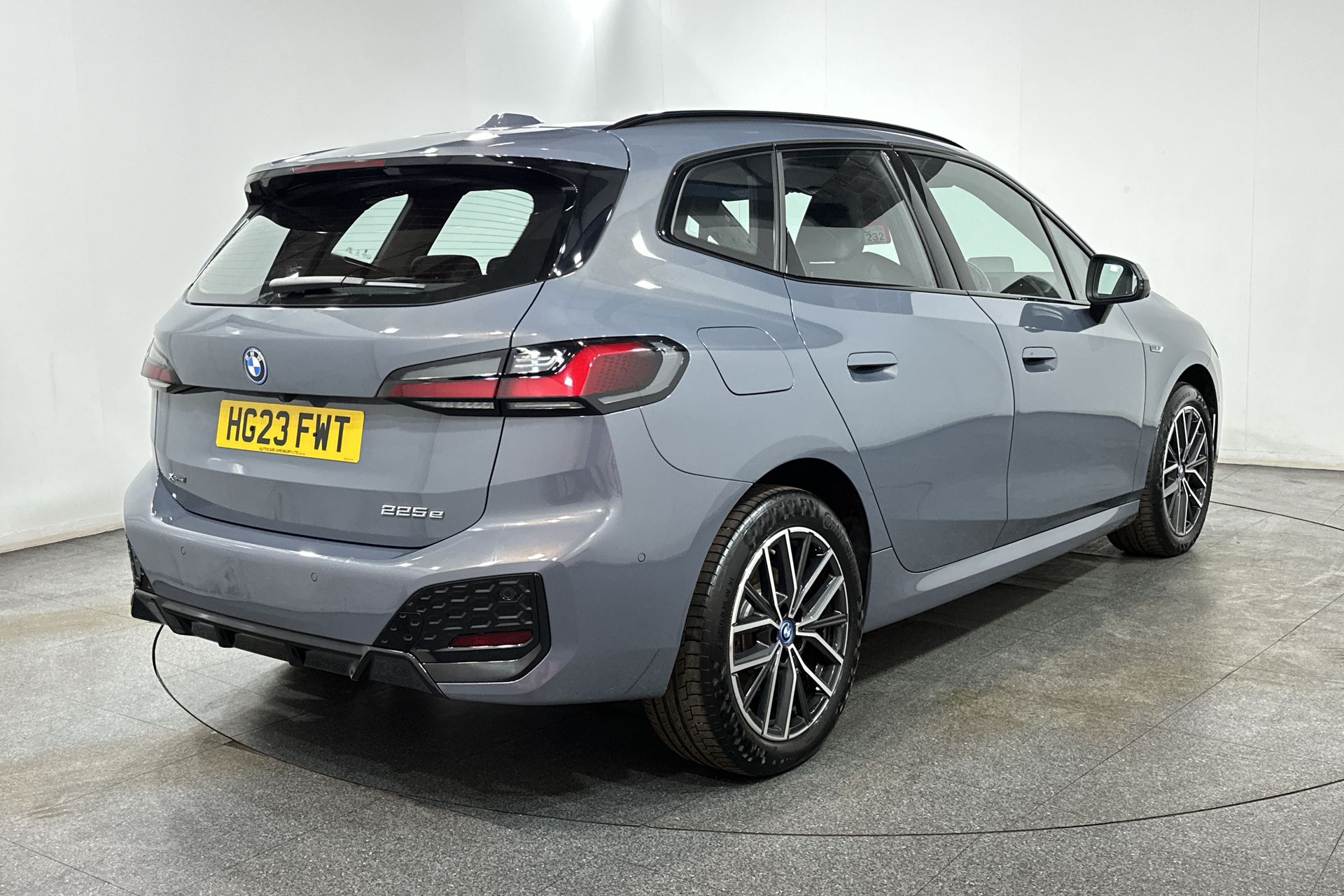 225E XDRIVE DCT