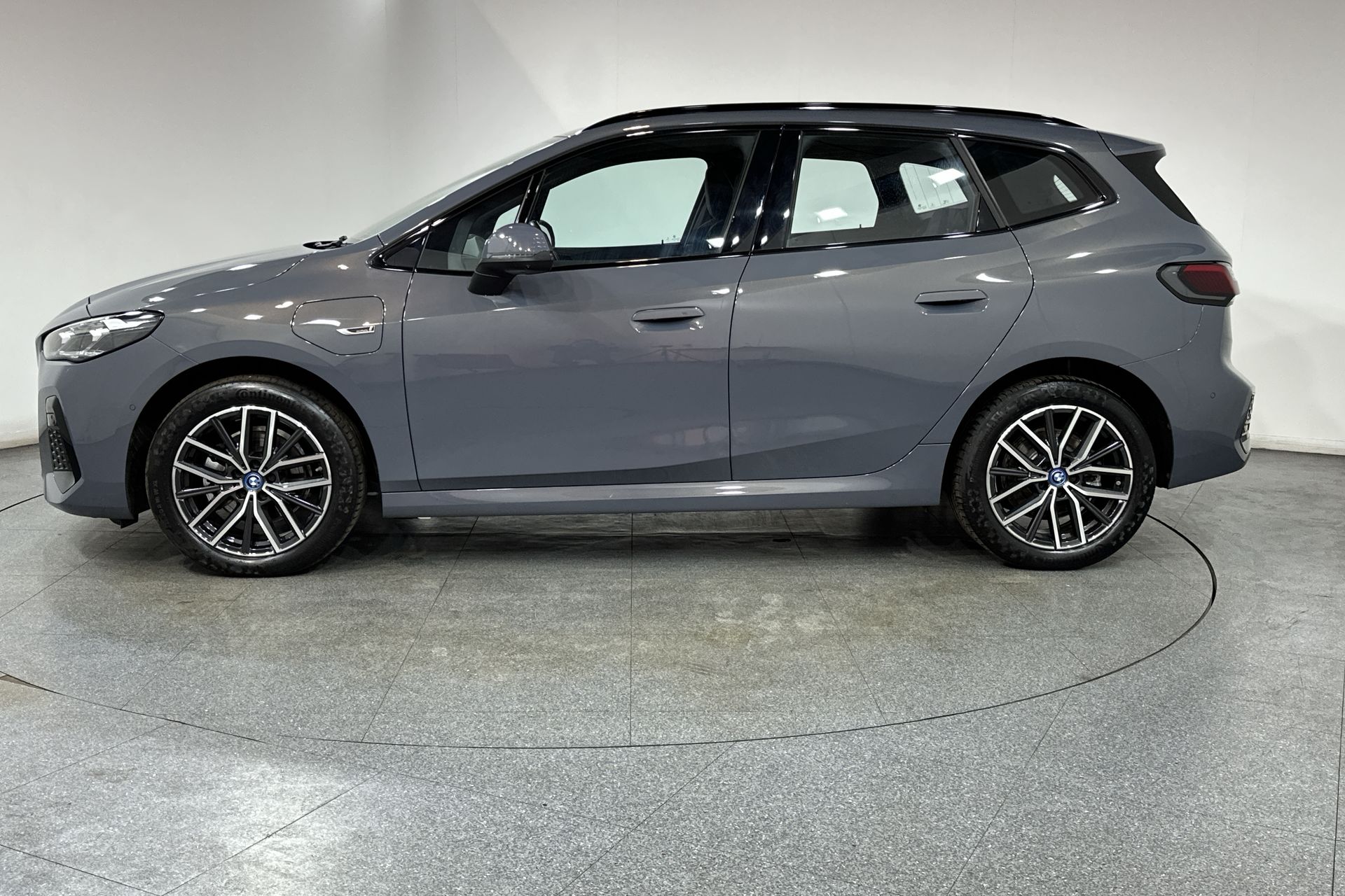 225E XDRIVE DCT