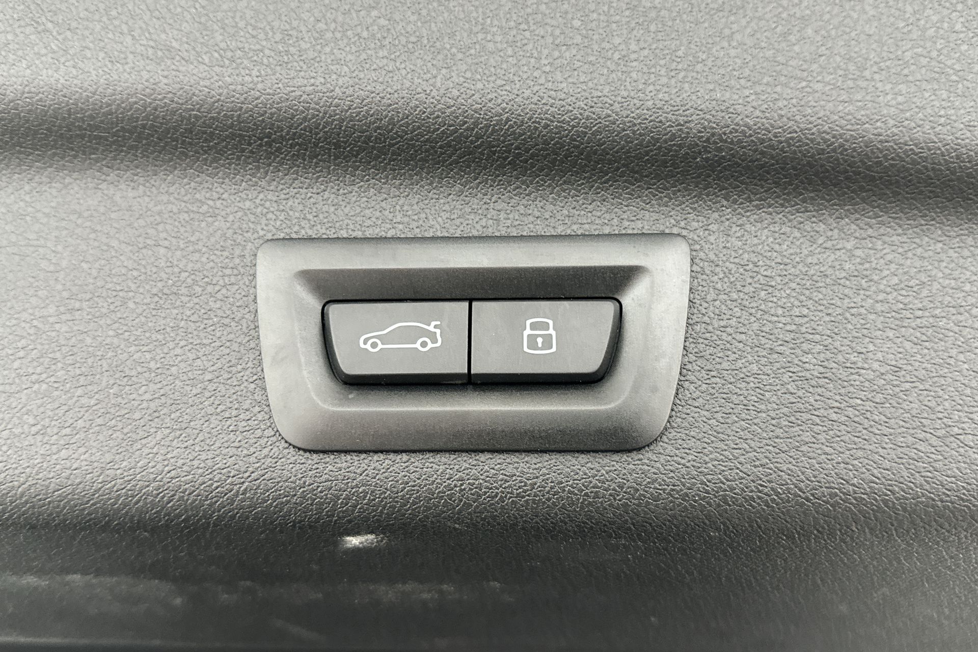 225E XDRIVE DCT