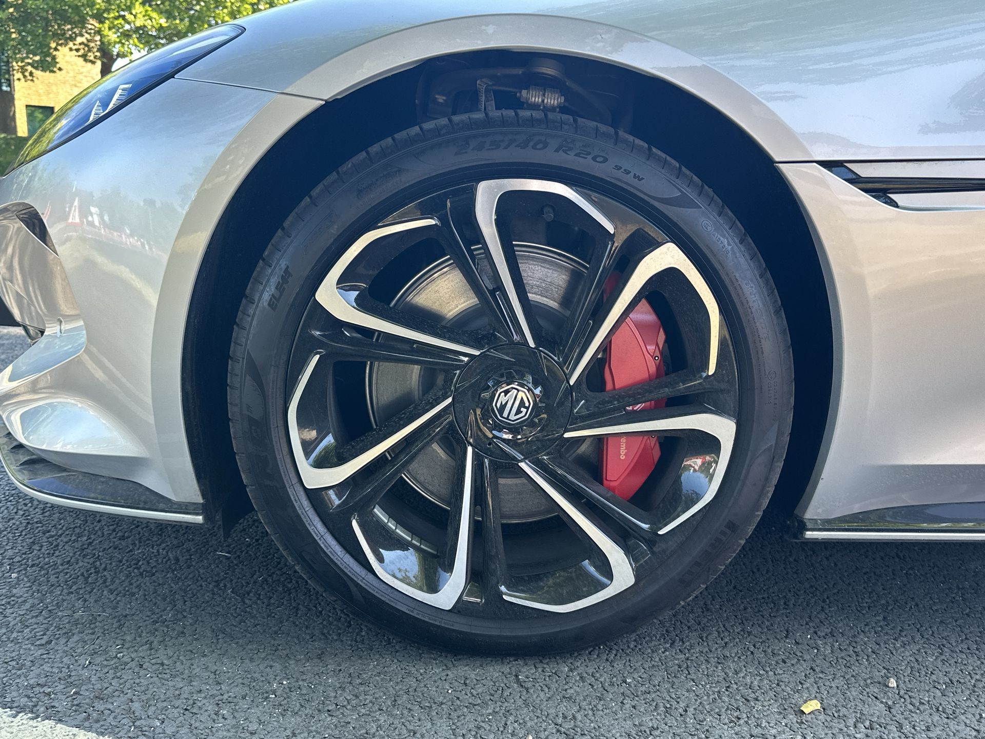 DUAL MOTOR 77 KWH AWD