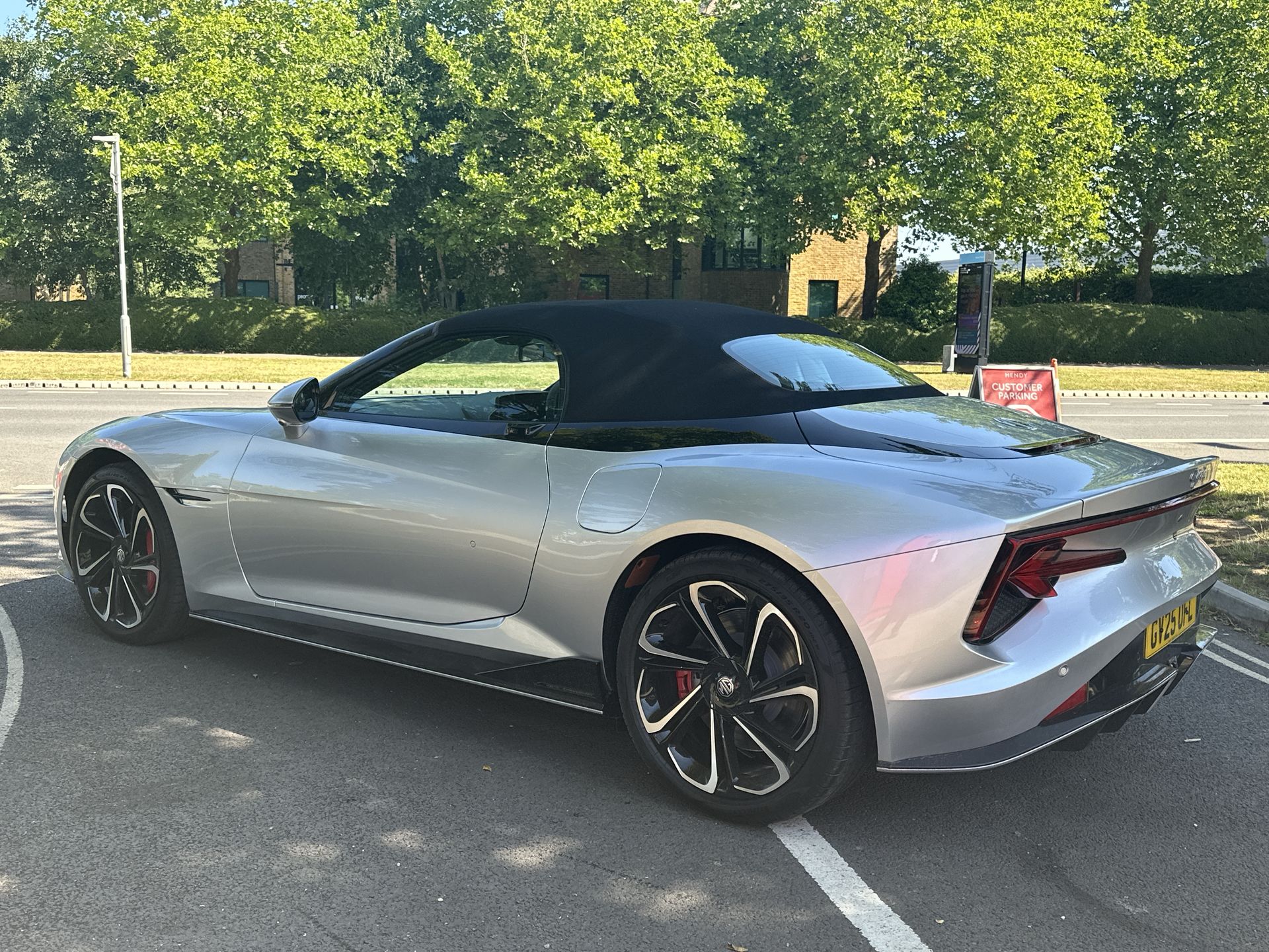 DUAL MOTOR 77 KWH AWD