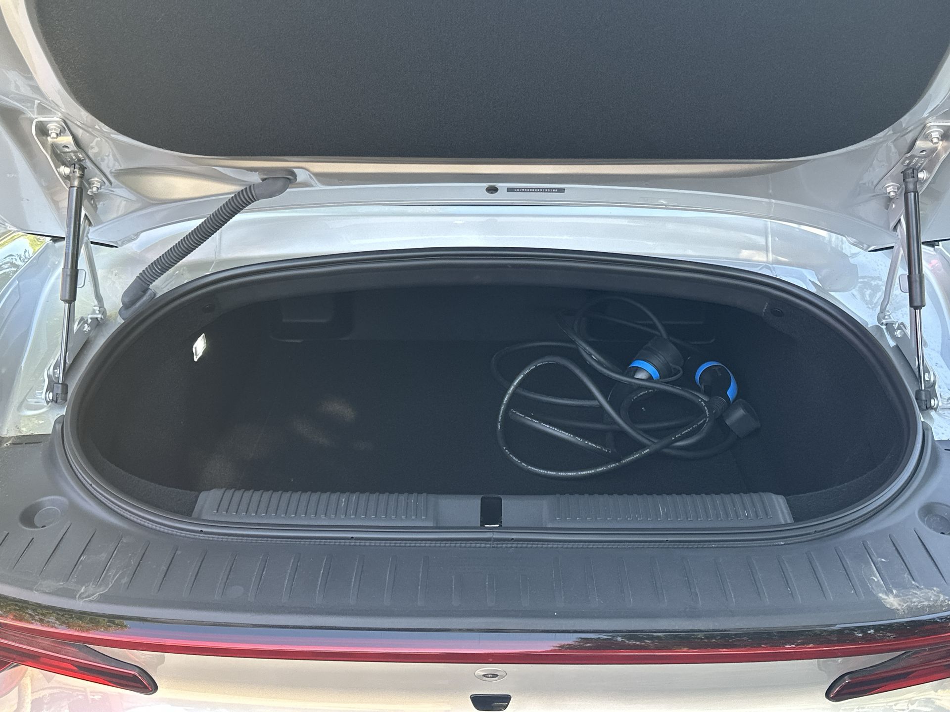 DUAL MOTOR 77 KWH AWD