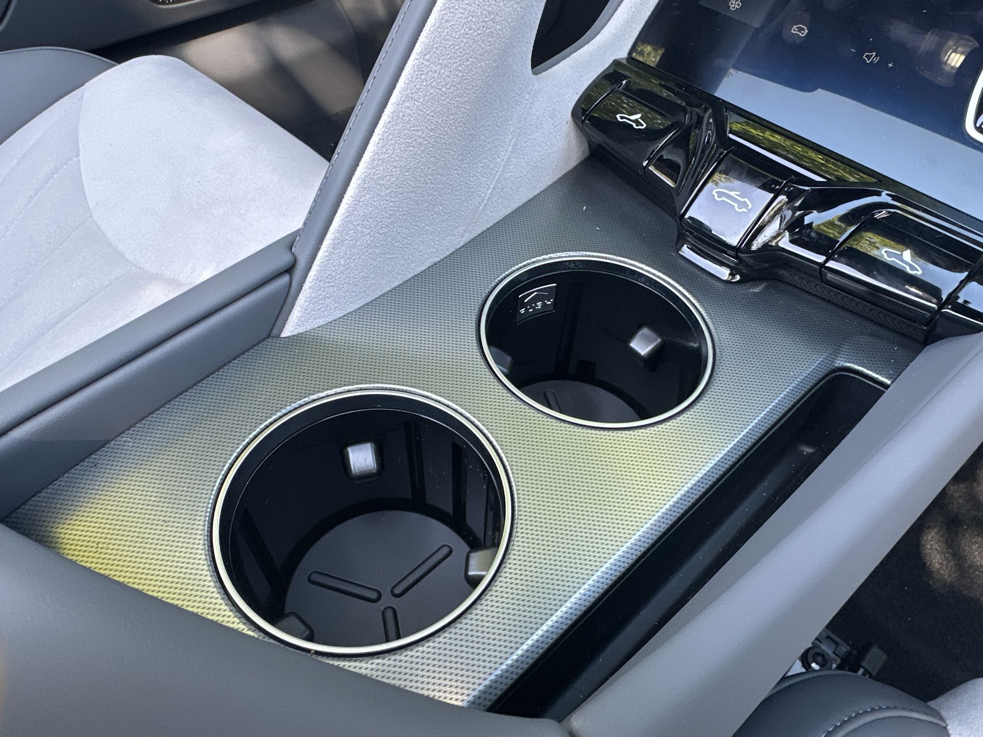 DUAL MOTOR 77 KWH AWD