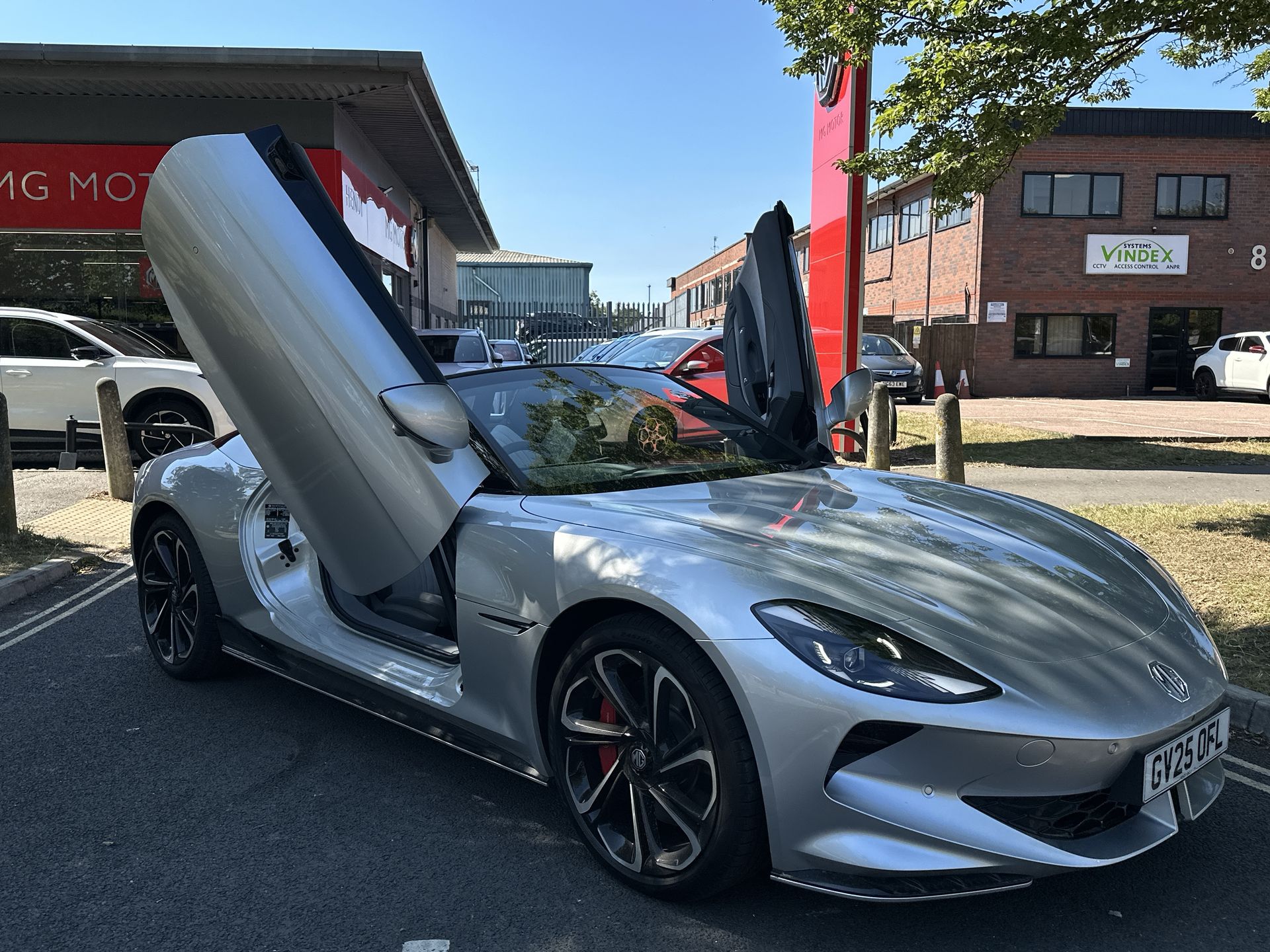 DUAL MOTOR 77 KWH AWD