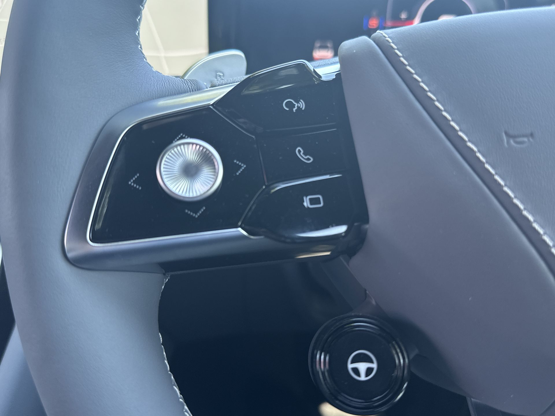 DUAL MOTOR 77 KWH AWD