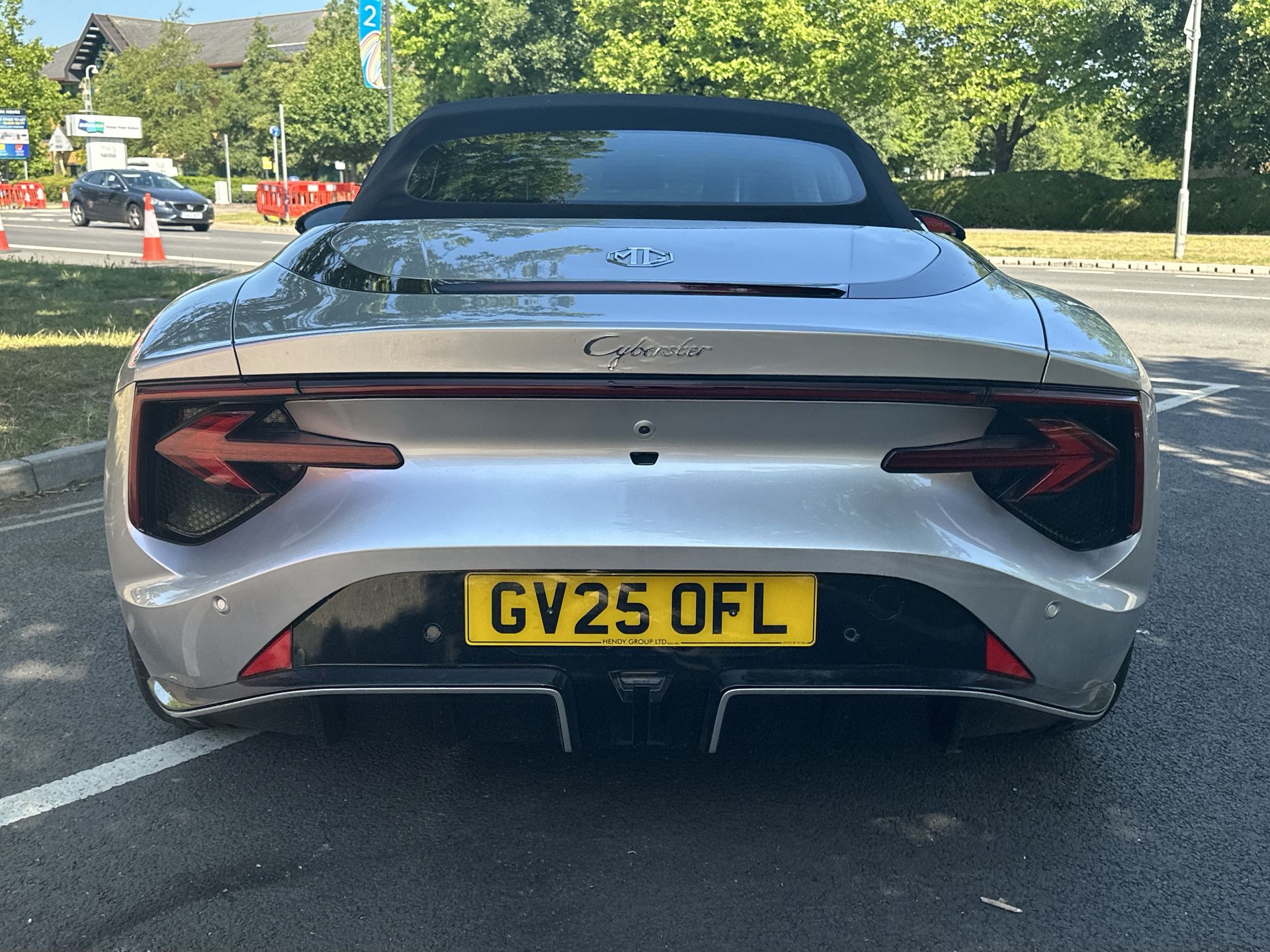 DUAL MOTOR 77 KWH AWD
