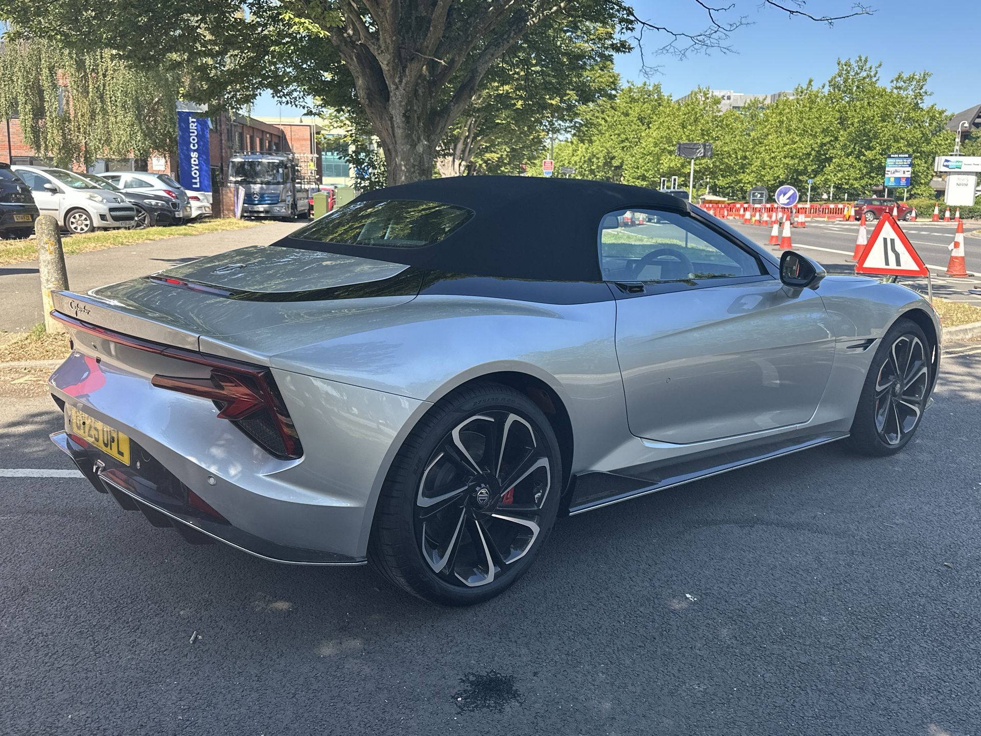 DUAL MOTOR 77 KWH AWD