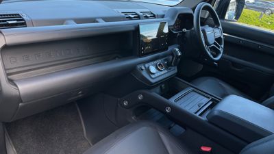 LAND ROVER DEFENDER 130