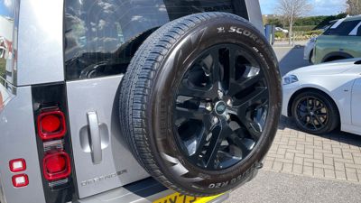 LAND ROVER DEFENDER 130